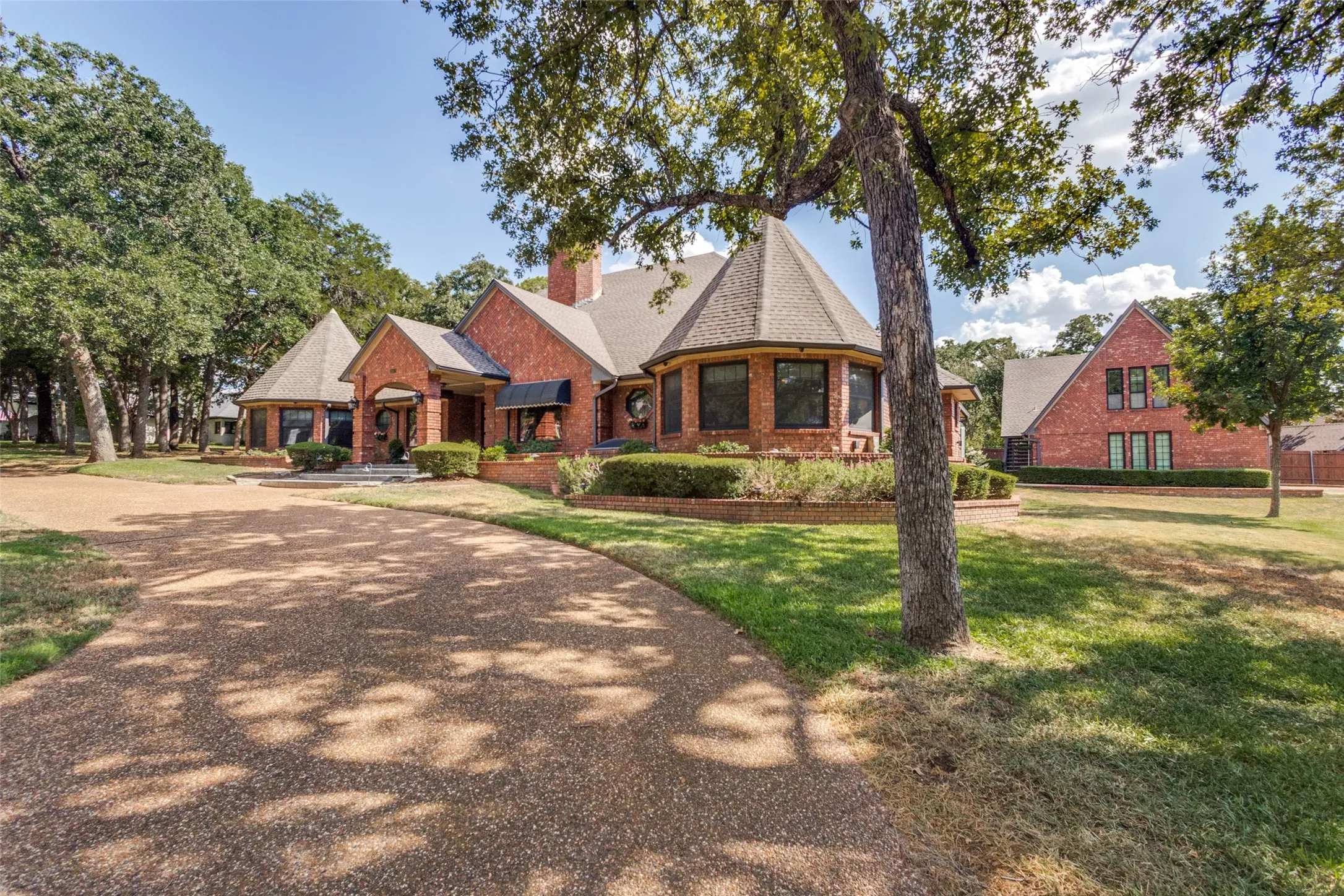 Single Family Residence For Sale in Tarrant County , 1013 Diamond Boulevard, Southlake, Texas 76092, 5 Bedroom, 8 Bathroom, 3 Garage spaces, 5,345 Sqft, built in 1985, mls#21384036, Real Estate Agent in Southlake, Homes For Sale in Tarrant county, Homes For Sale in Southlake, Realtor in Southlake Texas, Real Estate Brokerage Independent Realty Texas, Luminita Cordes Realtor