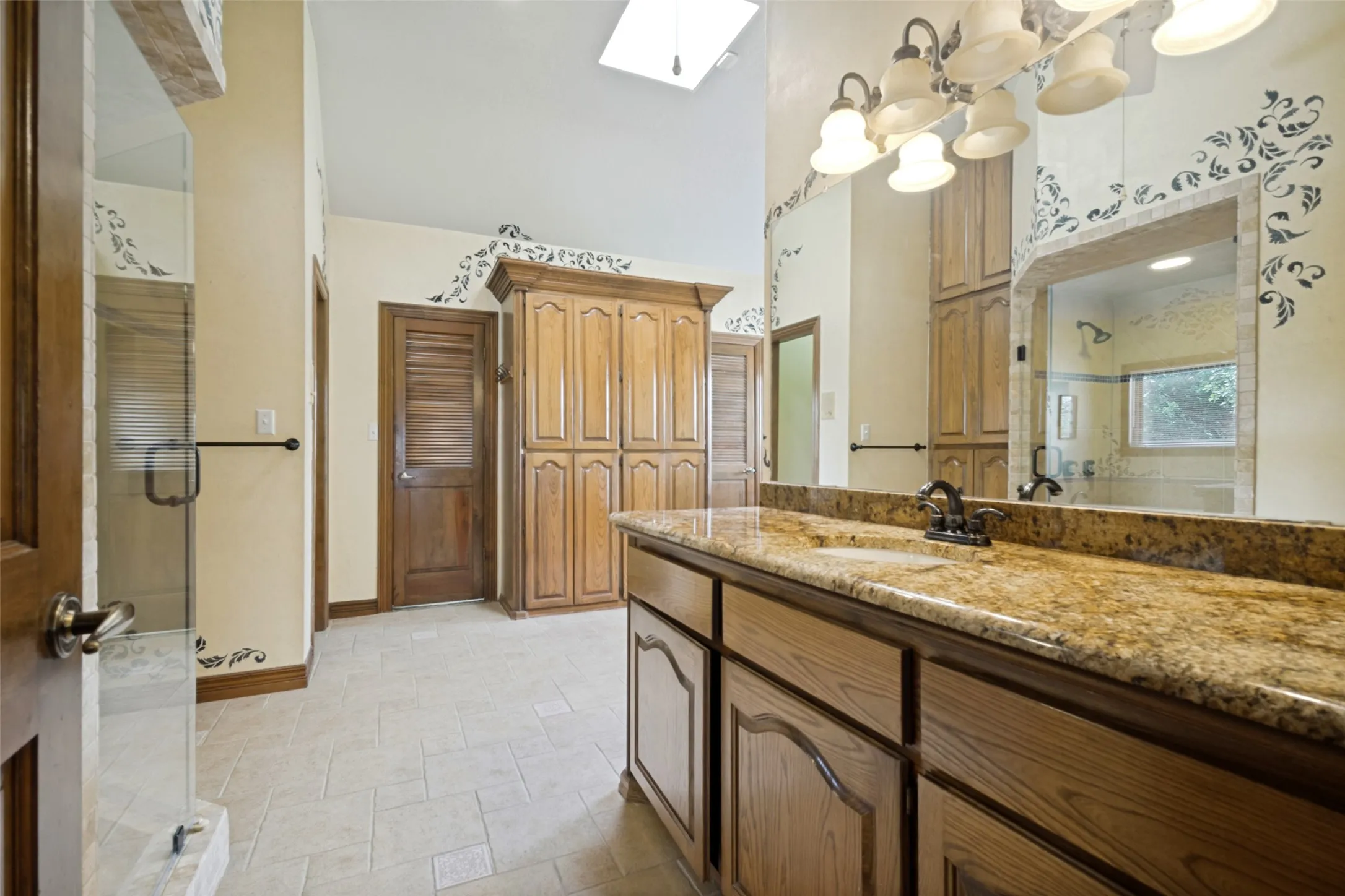 Single Family Residence For Sale in Tarrant County , 1013 Diamond Boulevard, Southlake, Texas 76092, 5 Bedroom, 8 Bathroom, 3 Garage spaces, 5,345 Sqft, built in 1985, mls#21384036, Real Estate Agent in Southlake, Homes For Sale in Tarrant county, Homes For Sale in Southlake, Realtor in Southlake Texas, Real Estate Brokerage Independent Realty Texas, Luminita Cordes Realtor