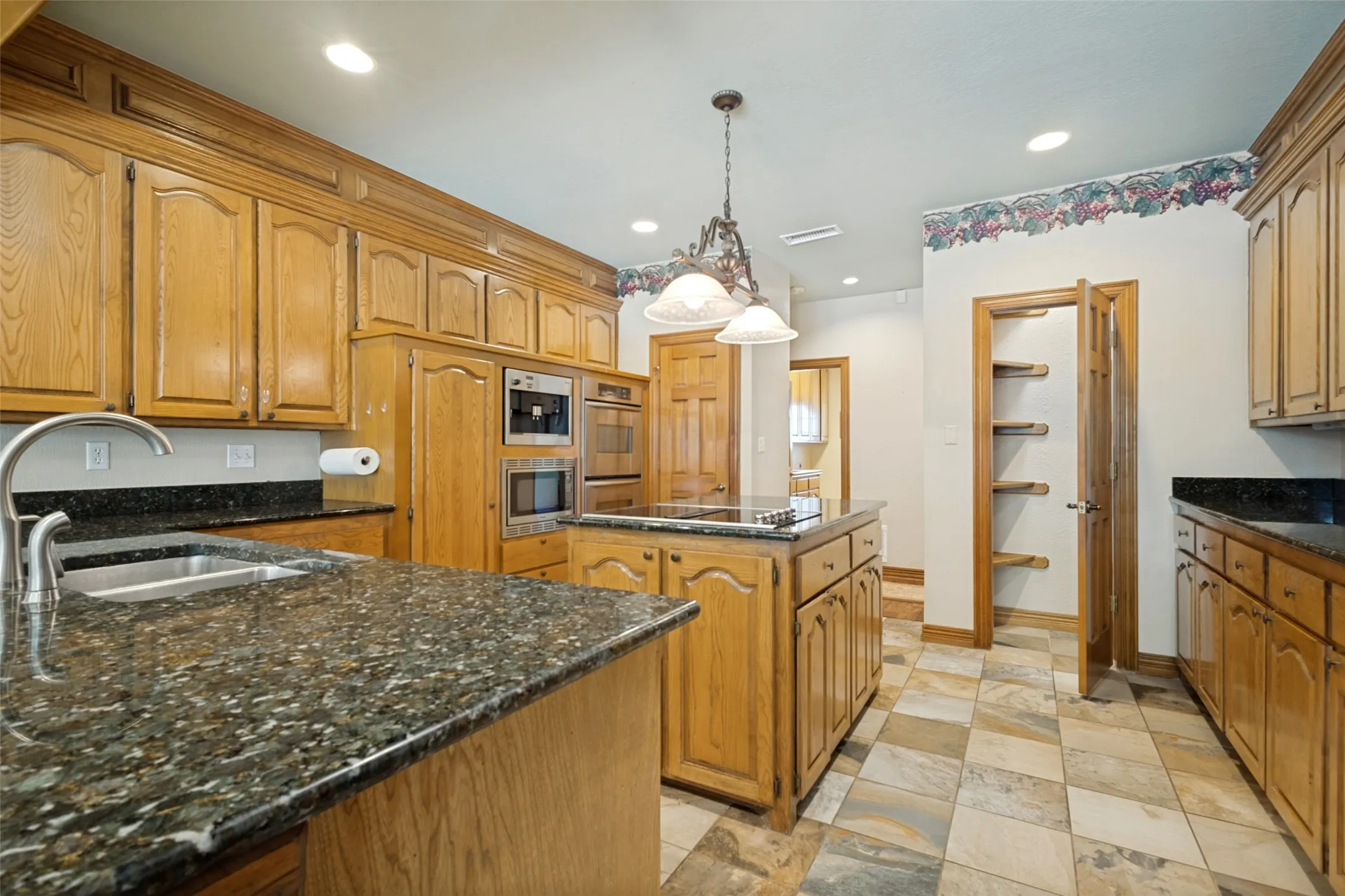 Single Family Residence For Sale in Tarrant County , 1013 Diamond Boulevard, Southlake, Texas 76092, 5 Bedroom, 8 Bathroom, 3 Garage spaces, 5,345 Sqft, built in 1985, mls#21384036, Real Estate Agent in Southlake, Homes For Sale in Tarrant county, Homes For Sale in Southlake, Realtor in Southlake Texas, Real Estate Brokerage Independent Realty Texas, Luminita Cordes Realtor