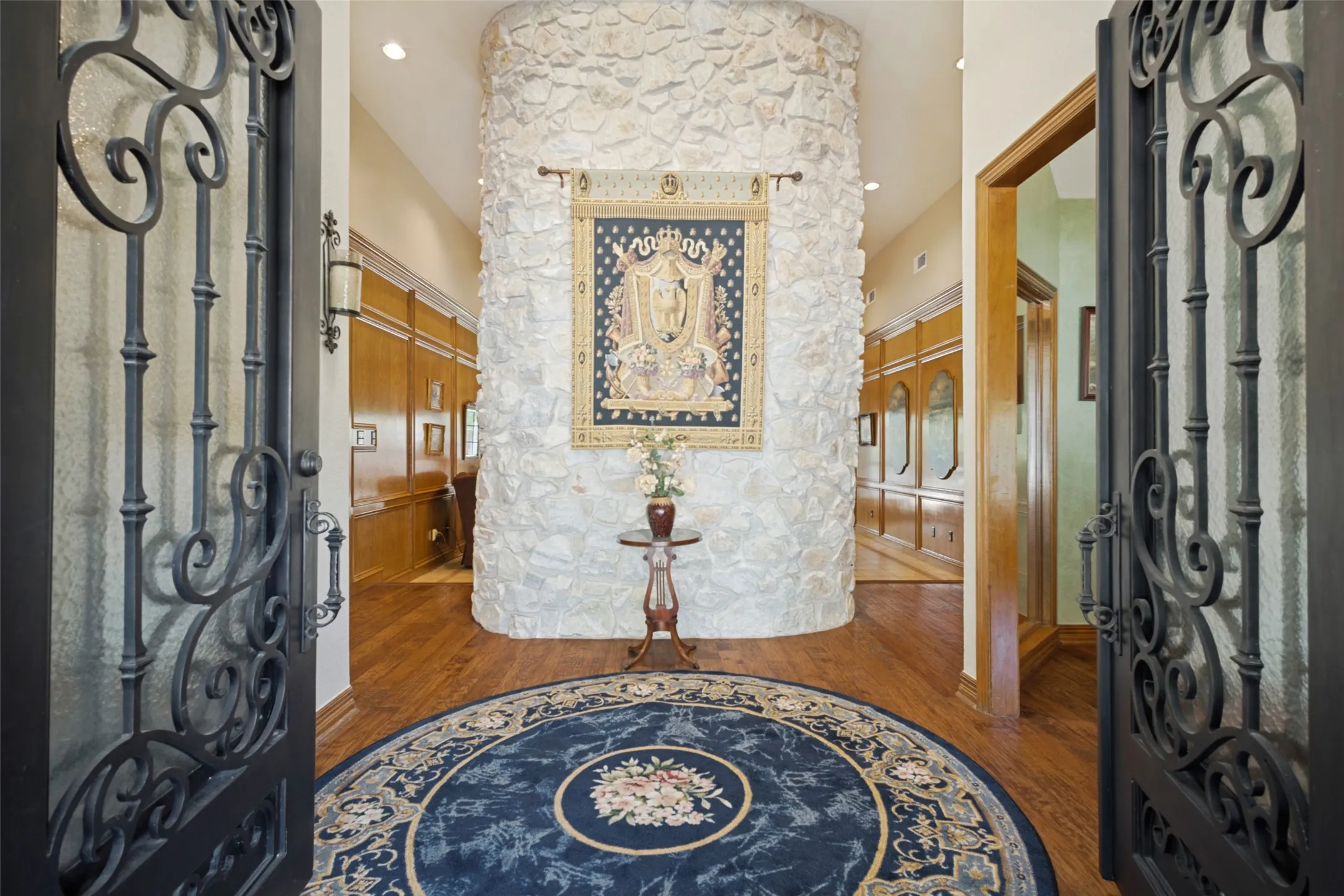 Single Family Residence For Sale in Tarrant County , 1013 Diamond Boulevard, Southlake, Texas 76092, 5 Bedroom, 8 Bathroom, 3 Garage spaces, 5,345 Sqft, built in 1985, mls#21384036, Real Estate Agent in Southlake, Homes For Sale in Tarrant county, Homes For Sale in Southlake, Realtor in Southlake Texas, Real Estate Brokerage Independent Realty Texas, Luminita Cordes Realtor