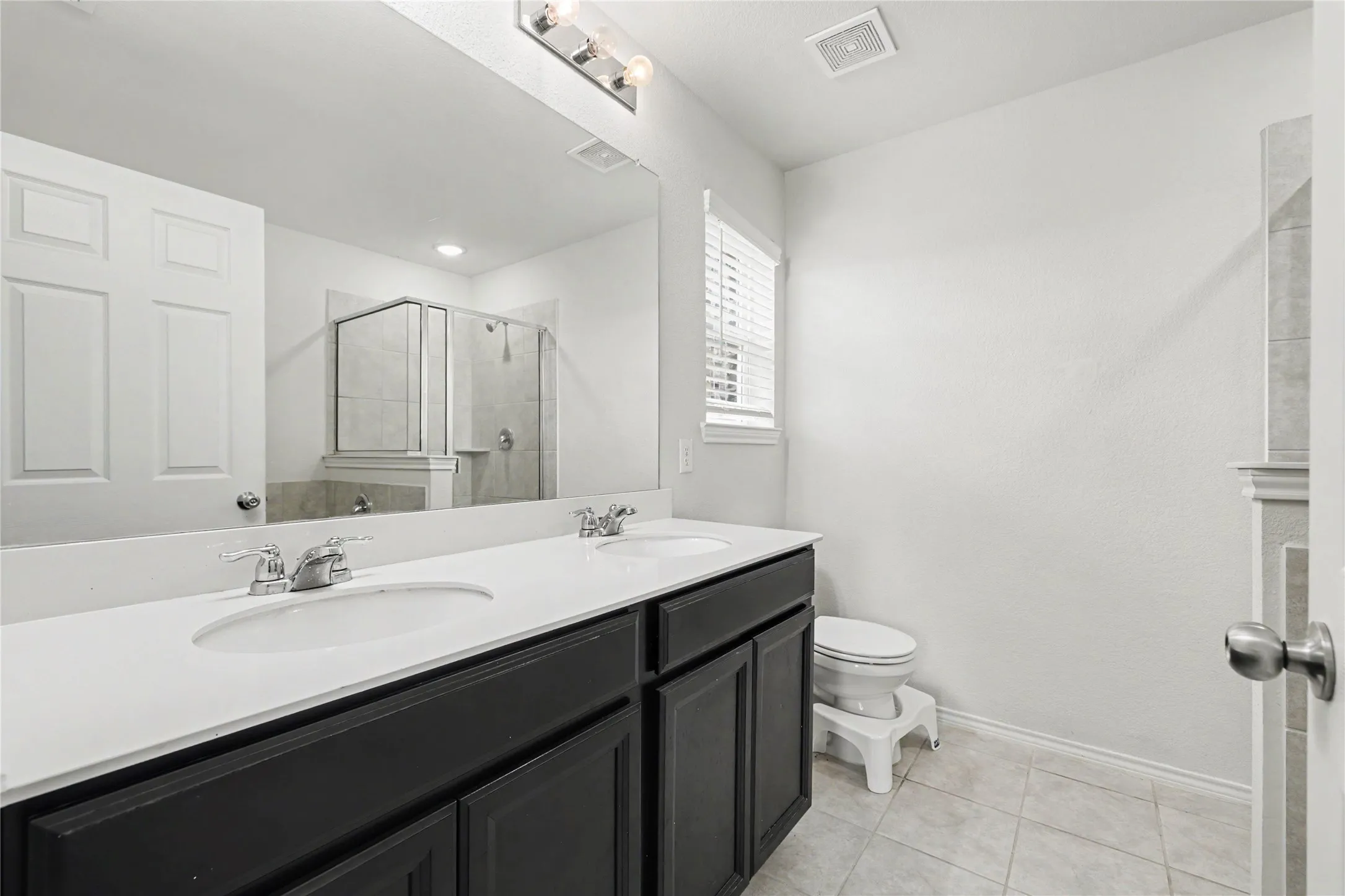 Single Family Residence For Sale in Denton County , 1301 Waggoner Drive, Aubrey, Texas 76227, 3 Bedroom, 2 Bathroom, 2 Garage spaces, 1,695 Sqft, built in 2020, mls#21380817, Real Estate Agent in Aubrey, Homes For Sale in Denton county, Homes For Sale in Aubrey, Realtor in Aubrey Texas, Real Estate Brokerage Independent Realty Texas, Luminita Cordes Realtor