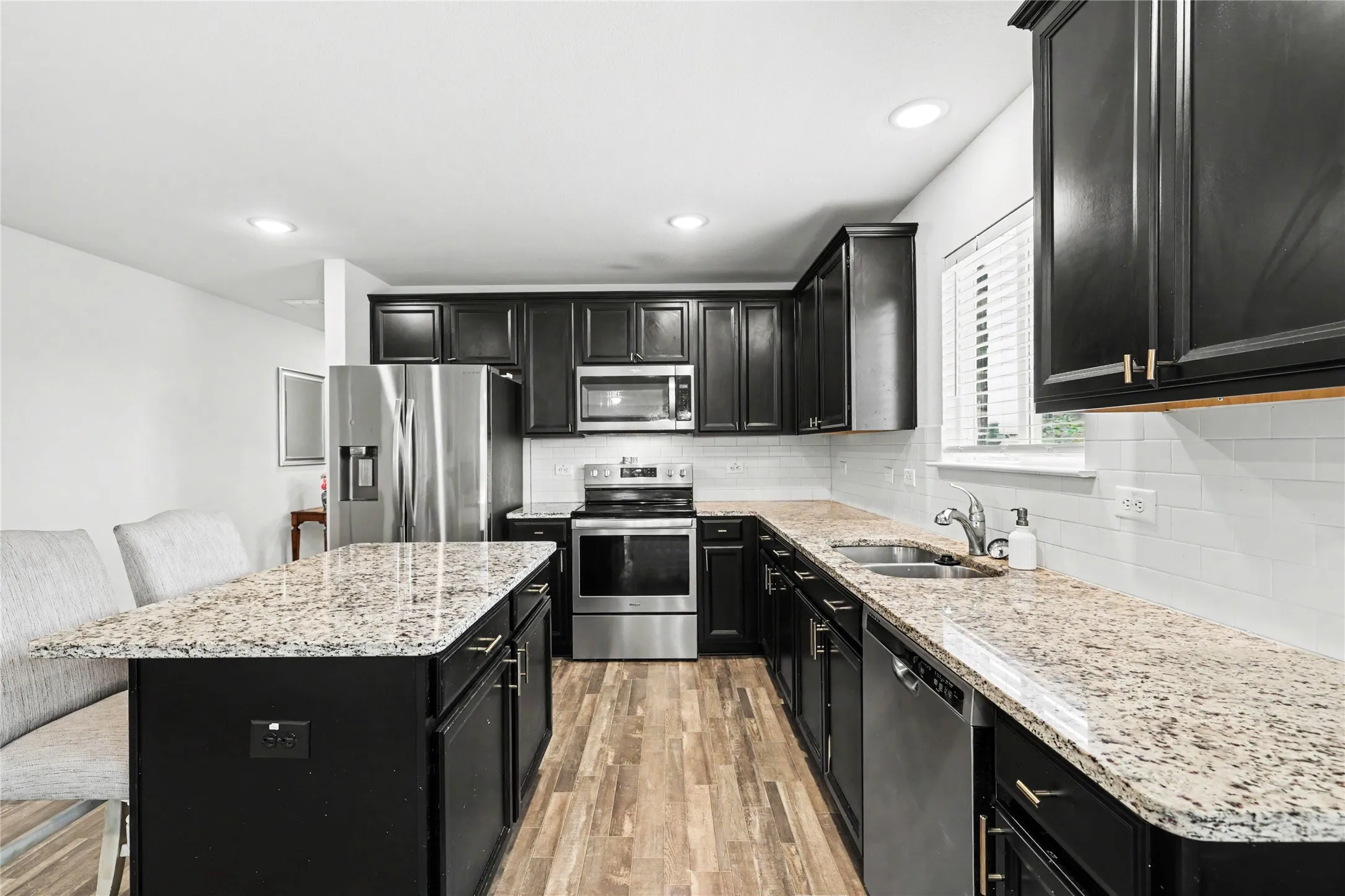 Single Family Residence For Sale in Denton County , 1301 Waggoner Drive, Aubrey, Texas 76227, 3 Bedroom, 2 Bathroom, 2 Garage spaces, 1,695 Sqft, built in 2020, mls#21380817, Real Estate Agent in Aubrey, Homes For Sale in Denton county, Homes For Sale in Aubrey, Realtor in Aubrey Texas, Real Estate Brokerage Independent Realty Texas, Luminita Cordes Realtor