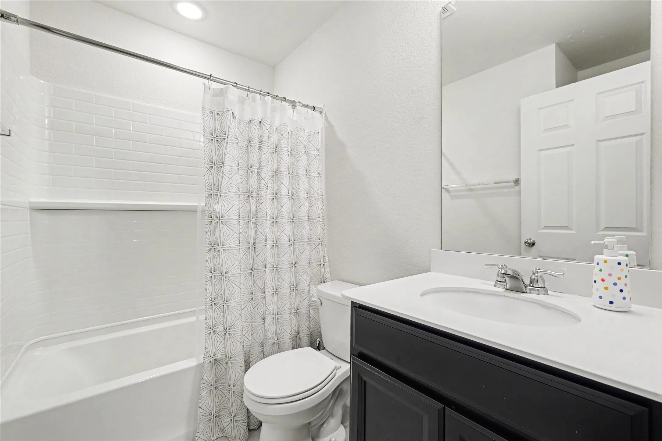 Single Family Residence For Sale in Denton County , 1301 Waggoner Drive, Aubrey, Texas 76227, 3 Bedroom, 2 Bathroom, 2 Garage spaces, 1,695 Sqft, built in 2020, mls#21380817, Real Estate Agent in Aubrey, Homes For Sale in Denton county, Homes For Sale in Aubrey, Realtor in Aubrey Texas, Real Estate Brokerage Independent Realty Texas, Luminita Cordes Realtor