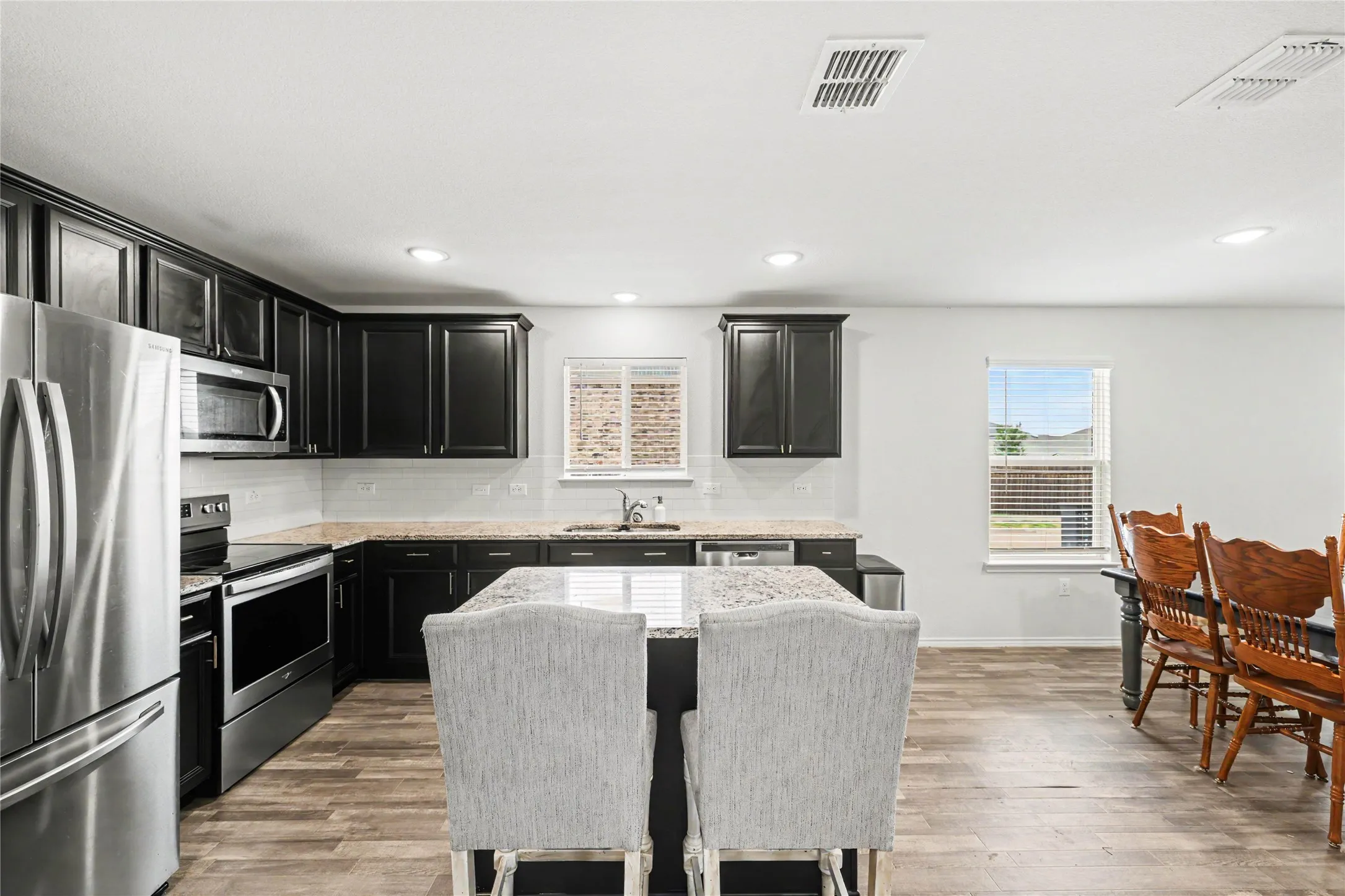 Single Family Residence For Sale in Denton County , 1301 Waggoner Drive, Aubrey, Texas 76227, 3 Bedroom, 2 Bathroom, 2 Garage spaces, 1,695 Sqft, built in 2020, mls#21380817, Real Estate Agent in Aubrey, Homes For Sale in Denton county, Homes For Sale in Aubrey, Realtor in Aubrey Texas, Real Estate Brokerage Independent Realty Texas, Luminita Cordes Realtor