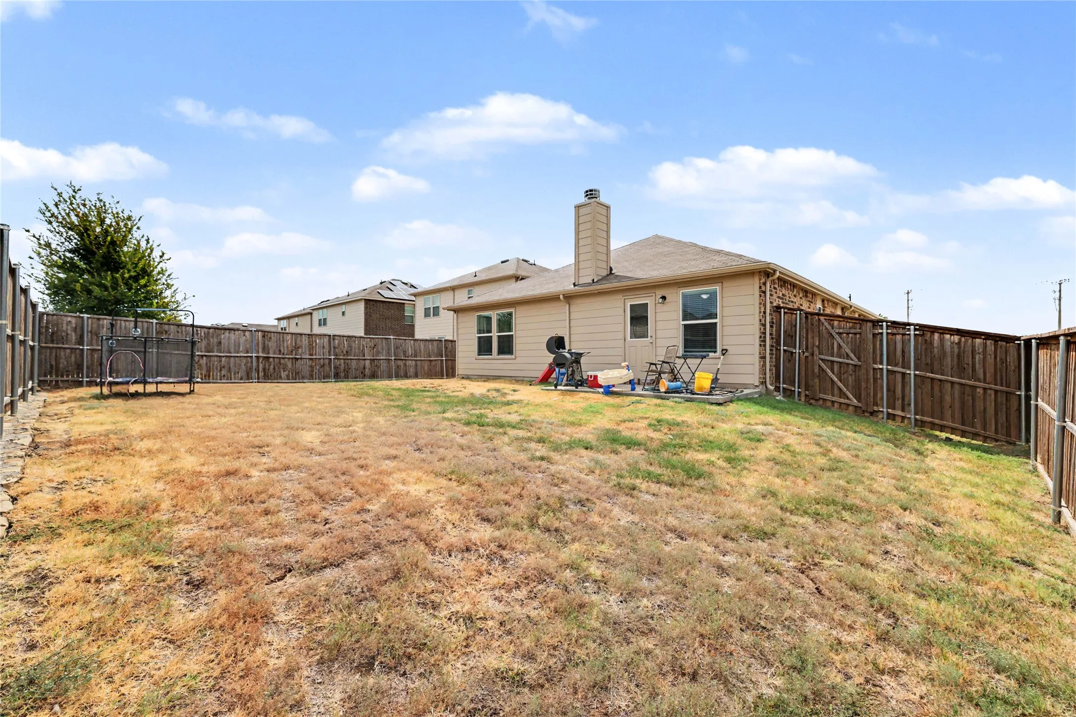 Single Family Residence For Sale in Denton County , 1301 Waggoner Drive, Aubrey, Texas 76227, 3 Bedroom, 2 Bathroom, 2 Garage spaces, 1,695 Sqft, built in 2020, mls#21380817, Real Estate Agent in Aubrey, Homes For Sale in Denton county, Homes For Sale in Aubrey, Realtor in Aubrey Texas, Real Estate Brokerage Independent Realty Texas, Luminita Cordes Realtor