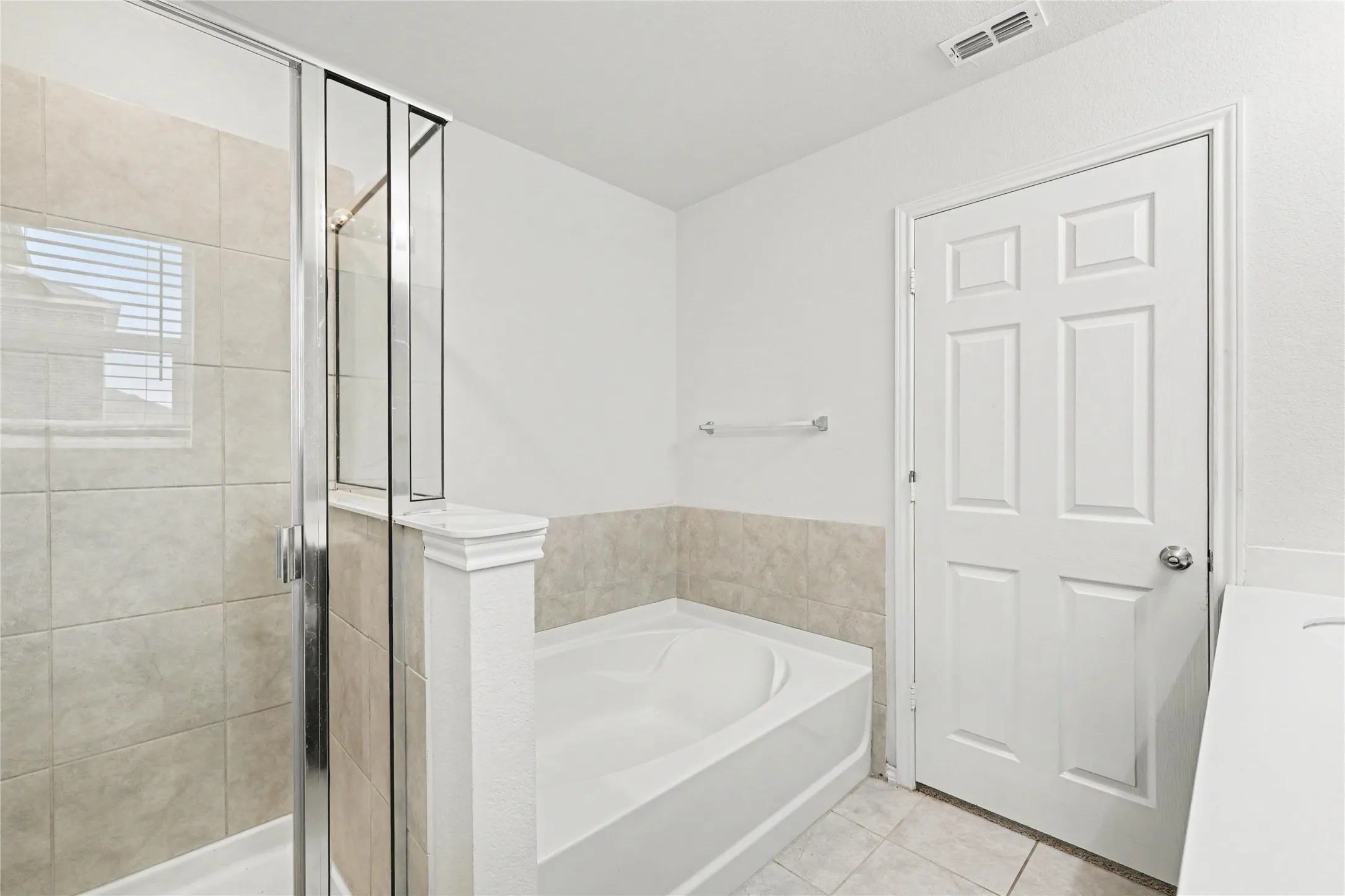 Single Family Residence For Sale in Denton County , 1301 Waggoner Drive, Aubrey, Texas 76227, 3 Bedroom, 2 Bathroom, 2 Garage spaces, 1,695 Sqft, built in 2020, mls#21380817, Real Estate Agent in Aubrey, Homes For Sale in Denton county, Homes For Sale in Aubrey, Realtor in Aubrey Texas, Real Estate Brokerage Independent Realty Texas, Luminita Cordes Realtor