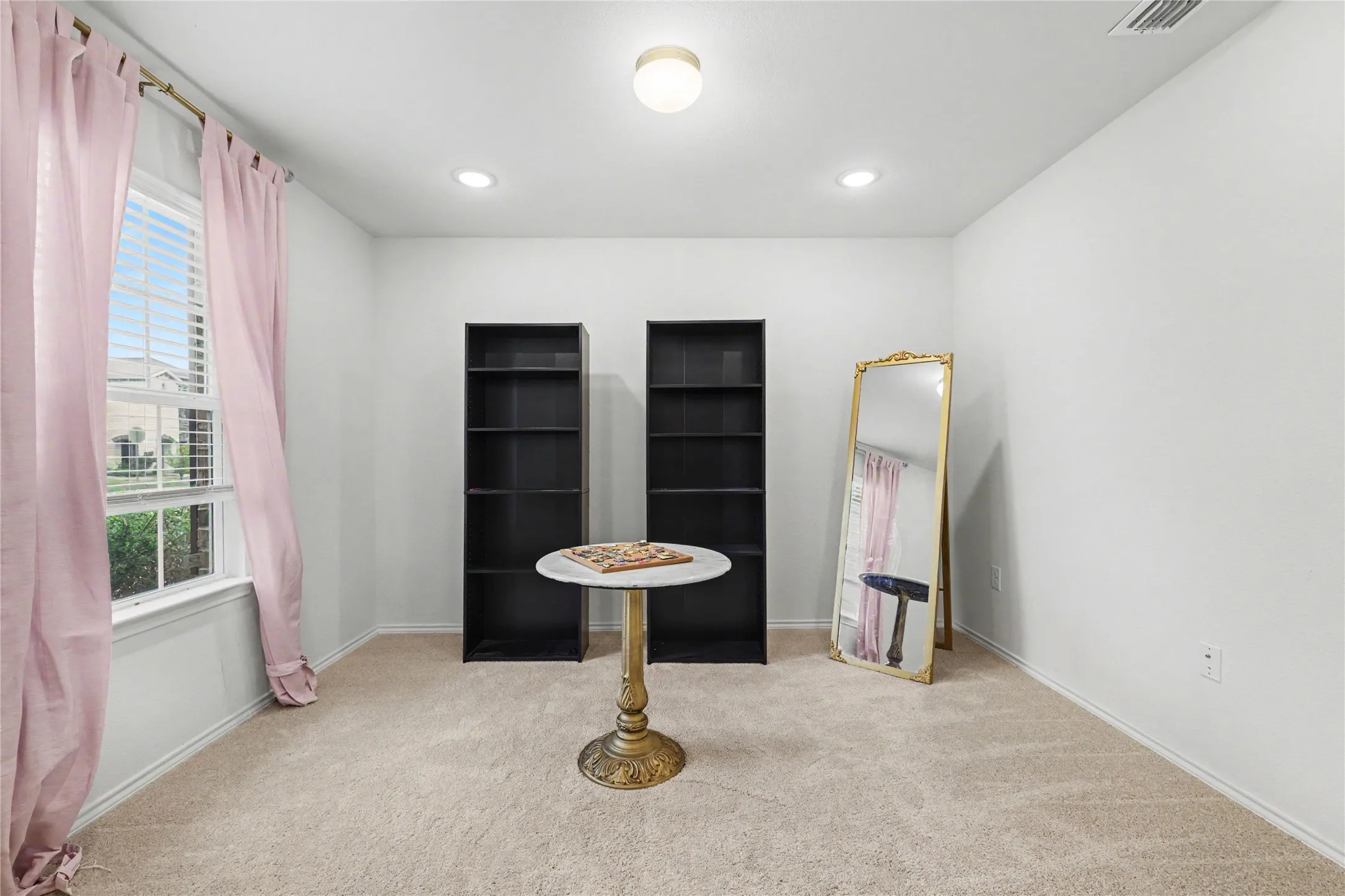 Single Family Residence For Sale in Denton County , 1301 Waggoner Drive, Aubrey, Texas 76227, 3 Bedroom, 2 Bathroom, 2 Garage spaces, 1,695 Sqft, built in 2020, mls#21380817, Real Estate Agent in Aubrey, Homes For Sale in Denton county, Homes For Sale in Aubrey, Realtor in Aubrey Texas, Real Estate Brokerage Independent Realty Texas, Luminita Cordes Realtor