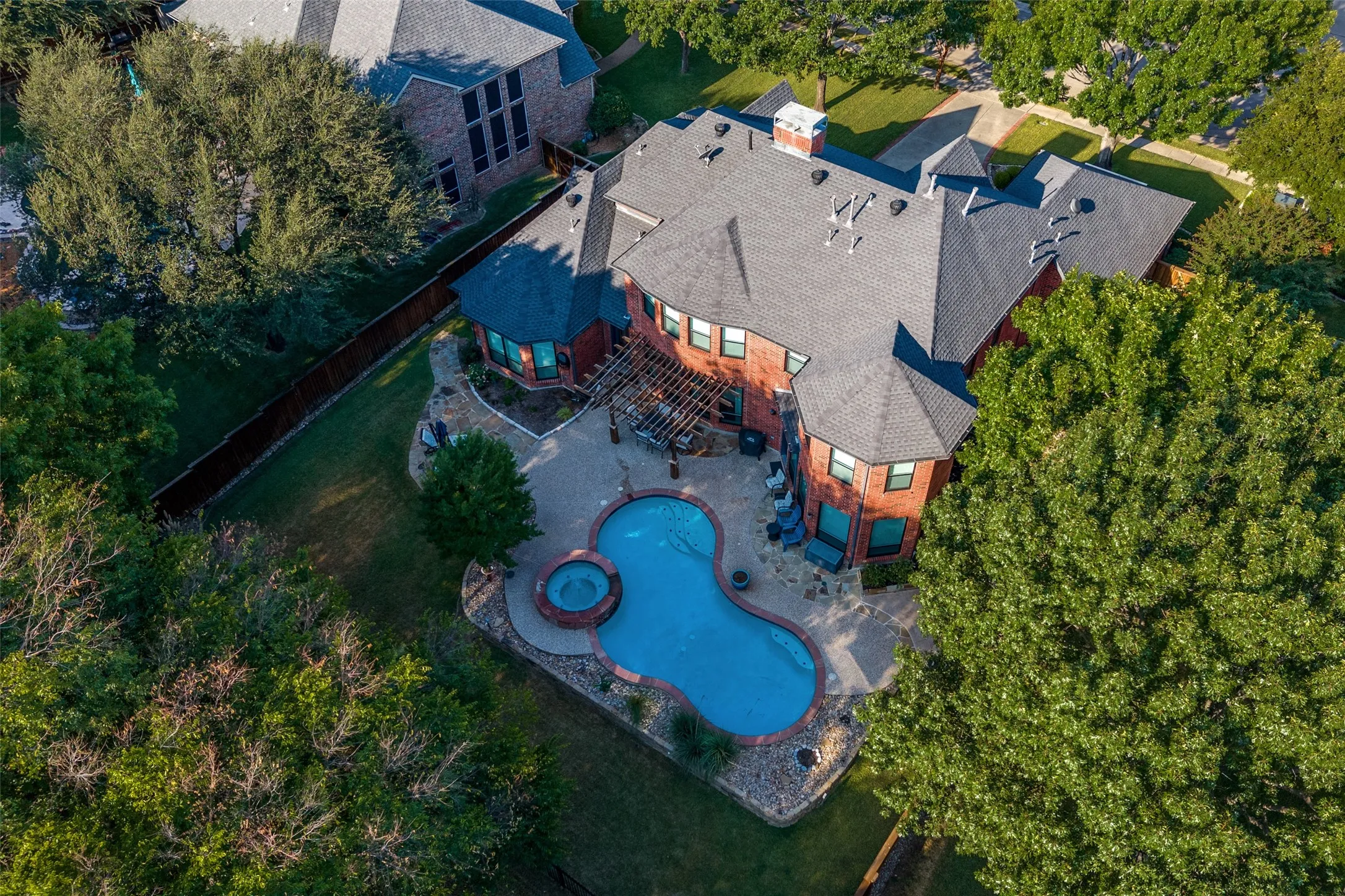 Single Family Residence For Sale in Collin County , 601 Fallen Branch Drive, Mc Kinney, Texas 75072, 4 Bedroom, 4 Bathroom, 3 Garage spaces, 3,778 Sqft, built in 1996, mls#21382398, Real Estate Agent in Mc Kinney, Homes For Sale in Collin county, Homes For Sale in Mc Kinney, Realtor in Mc Kinney Texas, Real Estate Brokerage Independent Realty Texas, Luminita Cordes Realtor