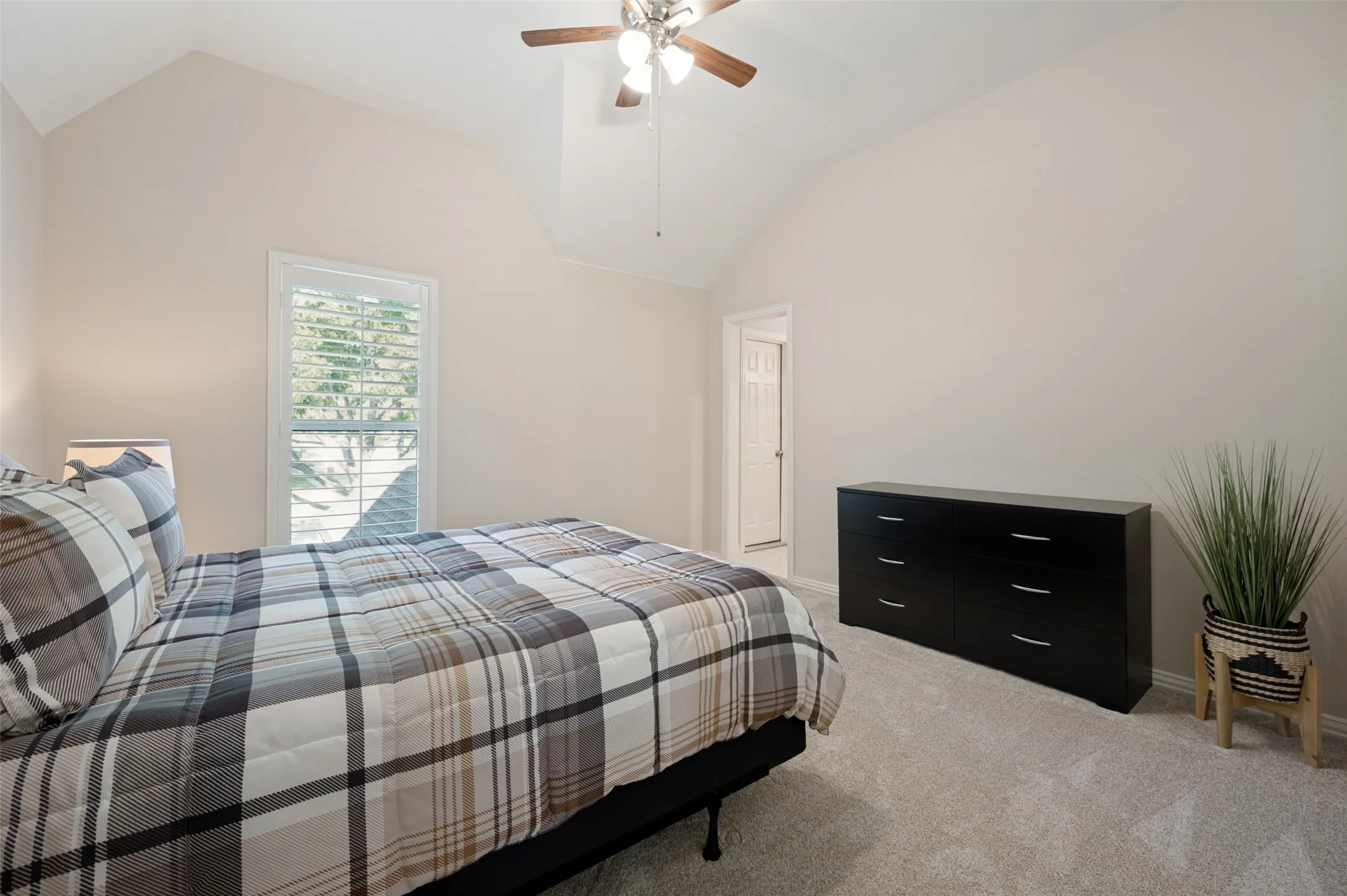 Single Family Residence For Sale in Collin County , 601 Fallen Branch Drive, Mc Kinney, Texas 75072, 4 Bedroom, 4 Bathroom, 3 Garage spaces, 3,778 Sqft, built in 1996, mls#21382398, Real Estate Agent in Mc Kinney, Homes For Sale in Collin county, Homes For Sale in Mc Kinney, Realtor in Mc Kinney Texas, Real Estate Brokerage Independent Realty Texas, Luminita Cordes Realtor