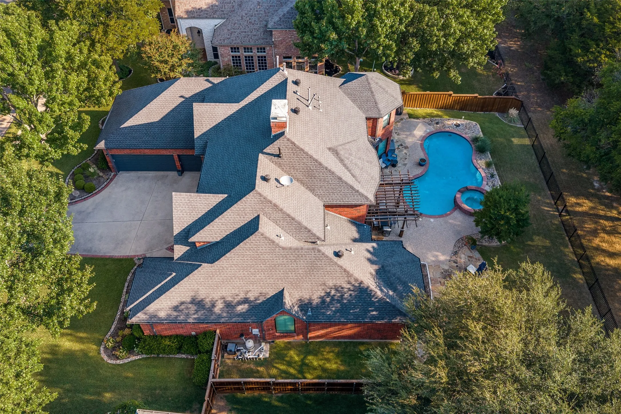 Single Family Residence For Sale in Collin County , 601 Fallen Branch Drive, Mc Kinney, Texas 75072, 4 Bedroom, 4 Bathroom, 3 Garage spaces, 3,778 Sqft, built in 1996, mls#21382398, Real Estate Agent in Mc Kinney, Homes For Sale in Collin county, Homes For Sale in Mc Kinney, Realtor in Mc Kinney Texas, Real Estate Brokerage Independent Realty Texas, Luminita Cordes Realtor