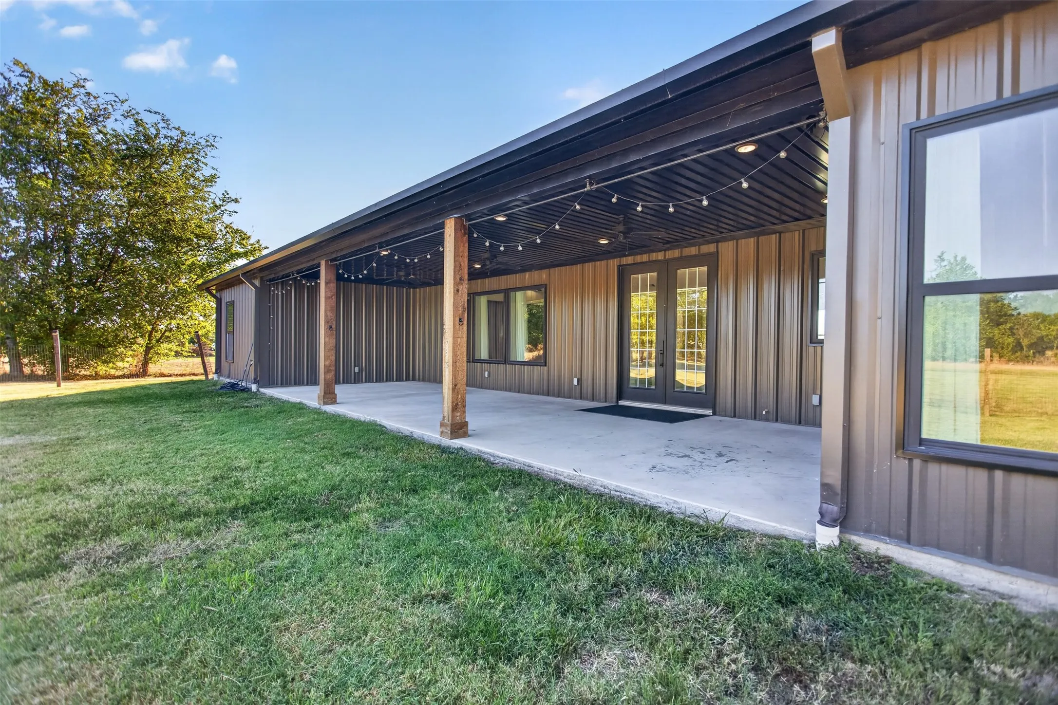 Single Family Residence For Sale in Kaufman County , 19335 FM 986, Poetry, Texas 75160, 5 Bedroom, 4 Bathroom, Garage spaces, 3,667 Sqft, built in 2022, mls#21382439, Real Estate Agent in Poetry, Homes For Sale in Kaufman county, Homes For Sale in Poetry, Realtor in Poetry Texas, Real Estate Brokerage Independent Realty Texas, Luminita Cordes Realtor