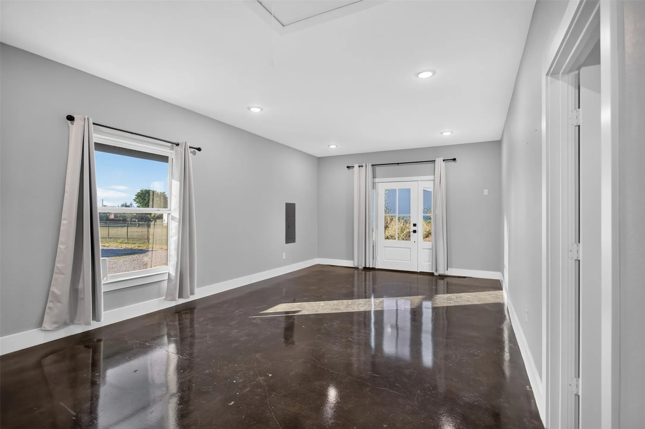 Single Family Residence For Sale in Kaufman County , 19335 FM 986, Poetry, Texas 75160, 5 Bedroom, 4 Bathroom, Garage spaces, 3,667 Sqft, built in 2022, mls#21382439, Real Estate Agent in Poetry, Homes For Sale in Kaufman county, Homes For Sale in Poetry, Realtor in Poetry Texas, Real Estate Brokerage Independent Realty Texas, Luminita Cordes Realtor