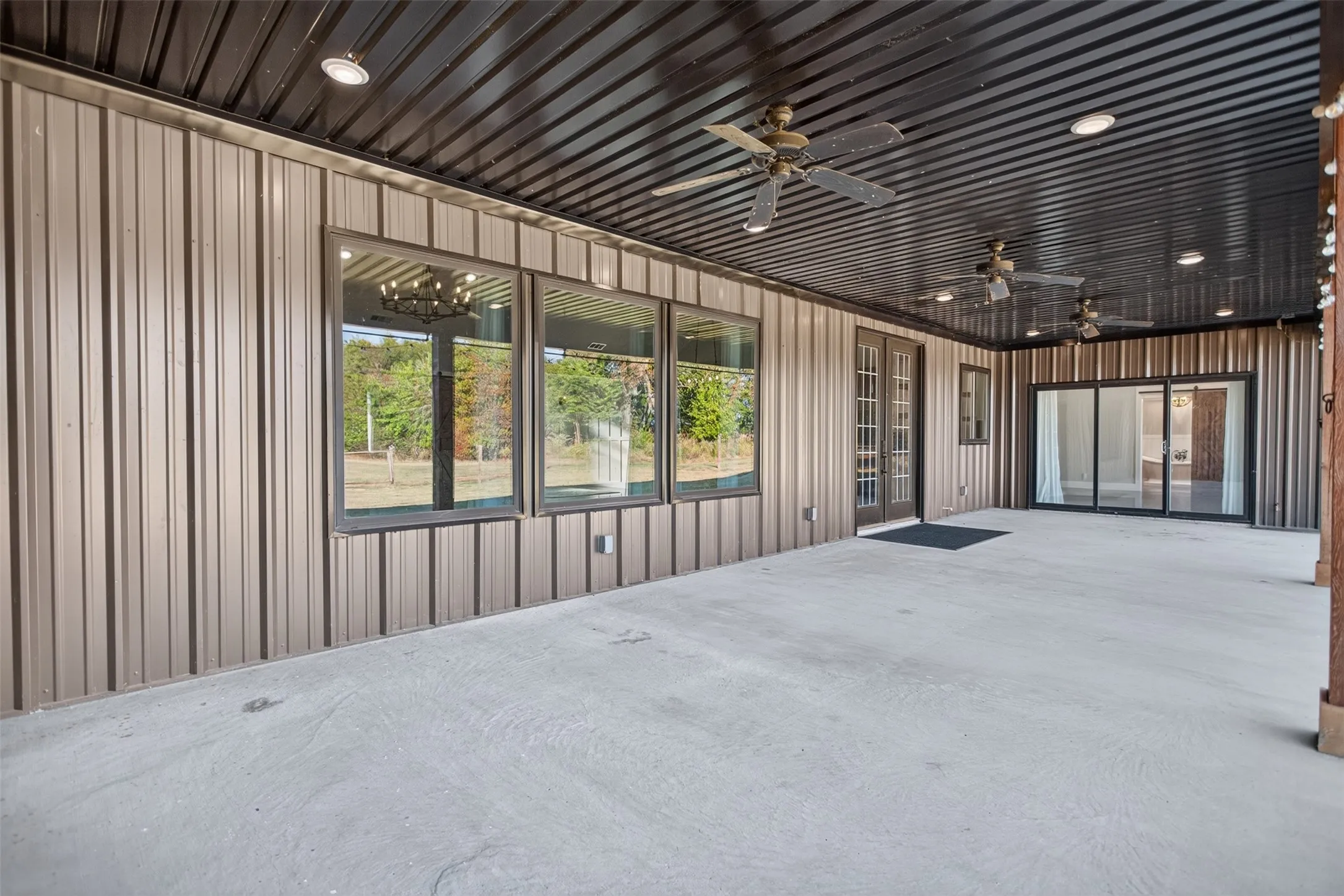 Single Family Residence For Sale in Kaufman County , 19335 FM 986, Poetry, Texas 75160, 5 Bedroom, 4 Bathroom, Garage spaces, 3,667 Sqft, built in 2022, mls#21382439, Real Estate Agent in Poetry, Homes For Sale in Kaufman county, Homes For Sale in Poetry, Realtor in Poetry Texas, Real Estate Brokerage Independent Realty Texas, Luminita Cordes Realtor
