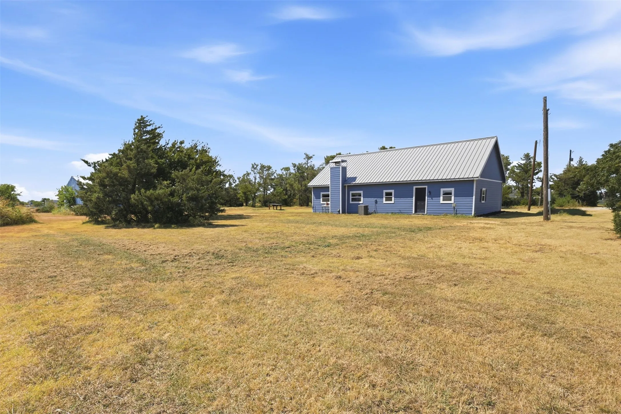 Single Family Residence For Sale in Cooke County , 88 Green Meadow Drive, Valley View, Texas 76272, 3 Bedroom, 2 Bathroom, Garage spaces, 1,556 Sqft, built in 1998, mls#21384033, Real Estate Agent in Valley View, Homes For Sale in Cooke county, Homes For Sale in Valley View, Realtor in Valley View Texas, Real Estate Brokerage Independent Realty Texas, Luminita Cordes Realtor