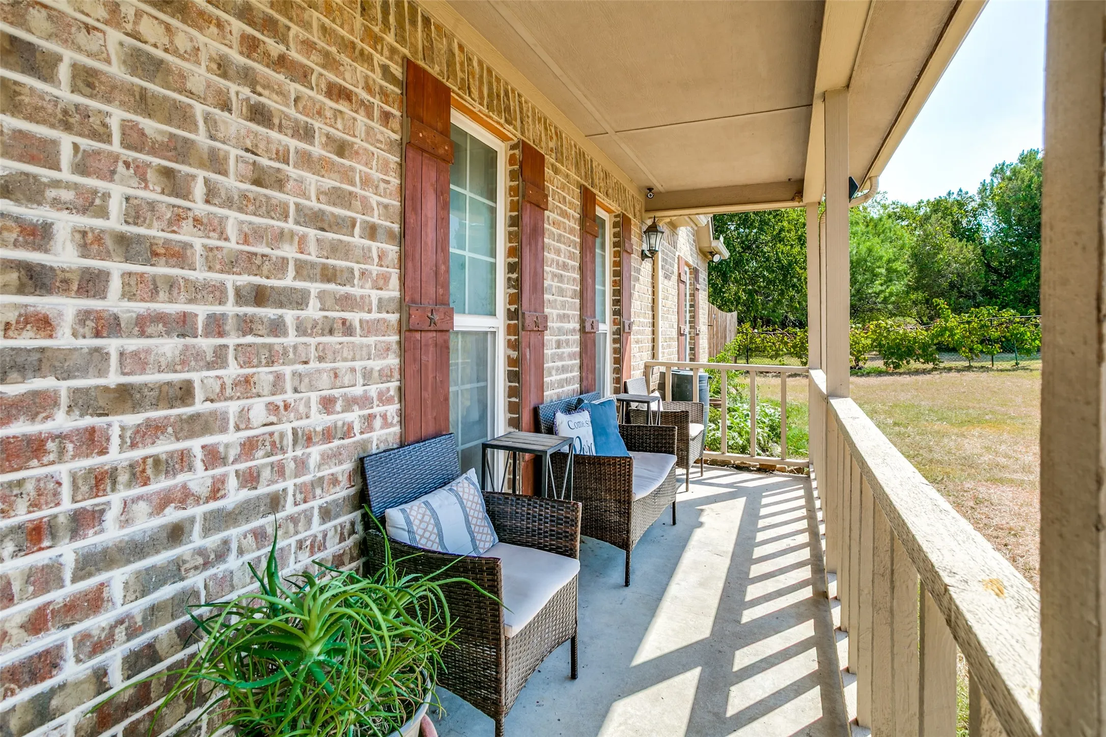 Single Family Residence For Sale in Tarrant County , 7647 Blanchard Way, Fort Worth, Texas 76126, 3 Bedroom, 2 Bathroom, Garage spaces, 2,105 Sqft, built in 2007, mls#21383982, Real Estate Agent in Fort Worth, Homes For Sale in Tarrant county, Homes For Sale in Fort Worth, Realtor in Fort Worth Texas, Real Estate Brokerage Independent Realty Texas, Luminita Cordes Realtor