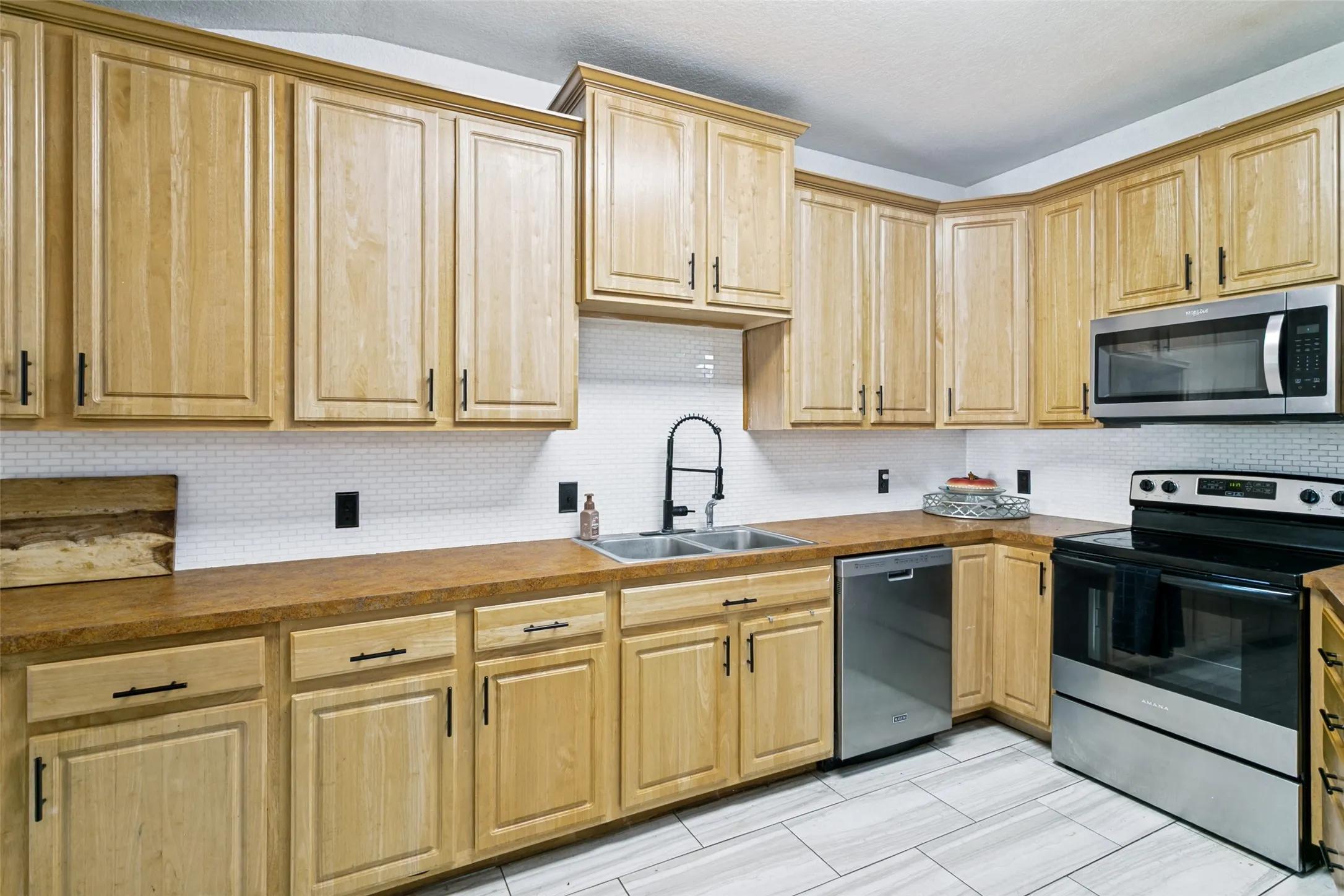 Single Family Residence For Sale in Tarrant County , 7647 Blanchard Way, Fort Worth, Texas 76126, 3 Bedroom, 2 Bathroom, Garage spaces, 2,105 Sqft, built in 2007, mls#21383982, Real Estate Agent in Fort Worth, Homes For Sale in Tarrant county, Homes For Sale in Fort Worth, Realtor in Fort Worth Texas, Real Estate Brokerage Independent Realty Texas, Luminita Cordes Realtor
