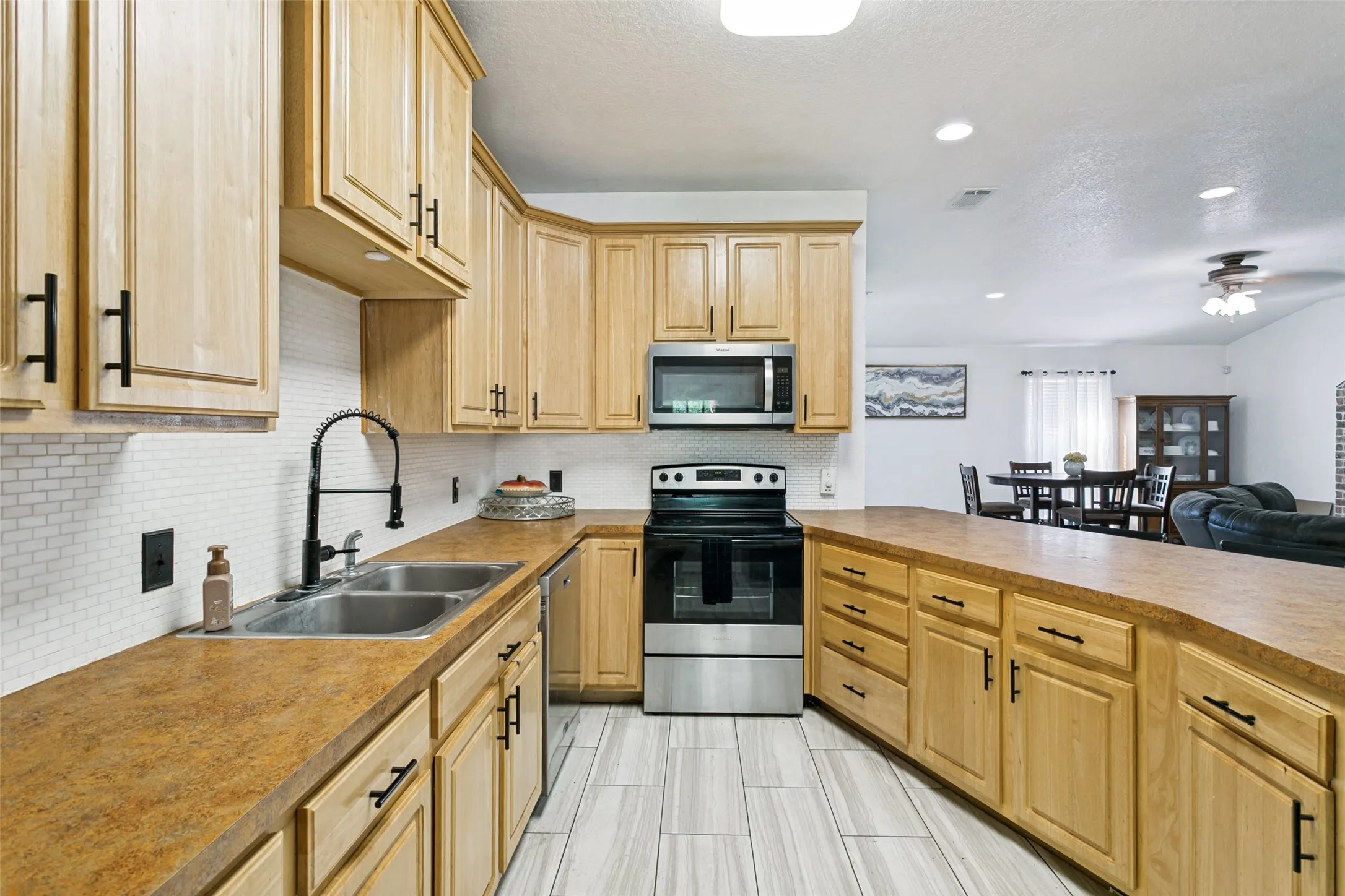 Single Family Residence For Sale in Tarrant County , 7647 Blanchard Way, Fort Worth, Texas 76126, 3 Bedroom, 2 Bathroom, Garage spaces, 2,105 Sqft, built in 2007, mls#21383982, Real Estate Agent in Fort Worth, Homes For Sale in Tarrant county, Homes For Sale in Fort Worth, Realtor in Fort Worth Texas, Real Estate Brokerage Independent Realty Texas, Luminita Cordes Realtor