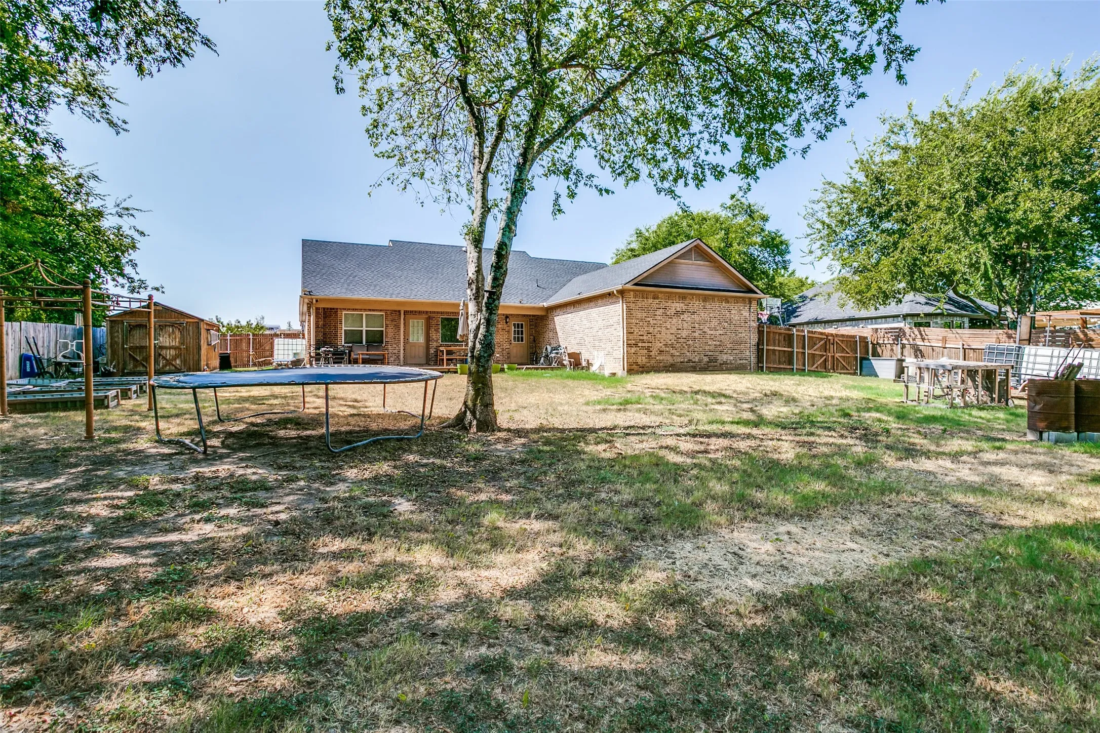 Single Family Residence For Sale in Tarrant County , 7647 Blanchard Way, Fort Worth, Texas 76126, 3 Bedroom, 2 Bathroom, Garage spaces, 2,105 Sqft, built in 2007, mls#21383982, Real Estate Agent in Fort Worth, Homes For Sale in Tarrant county, Homes For Sale in Fort Worth, Realtor in Fort Worth Texas, Real Estate Brokerage Independent Realty Texas, Luminita Cordes Realtor