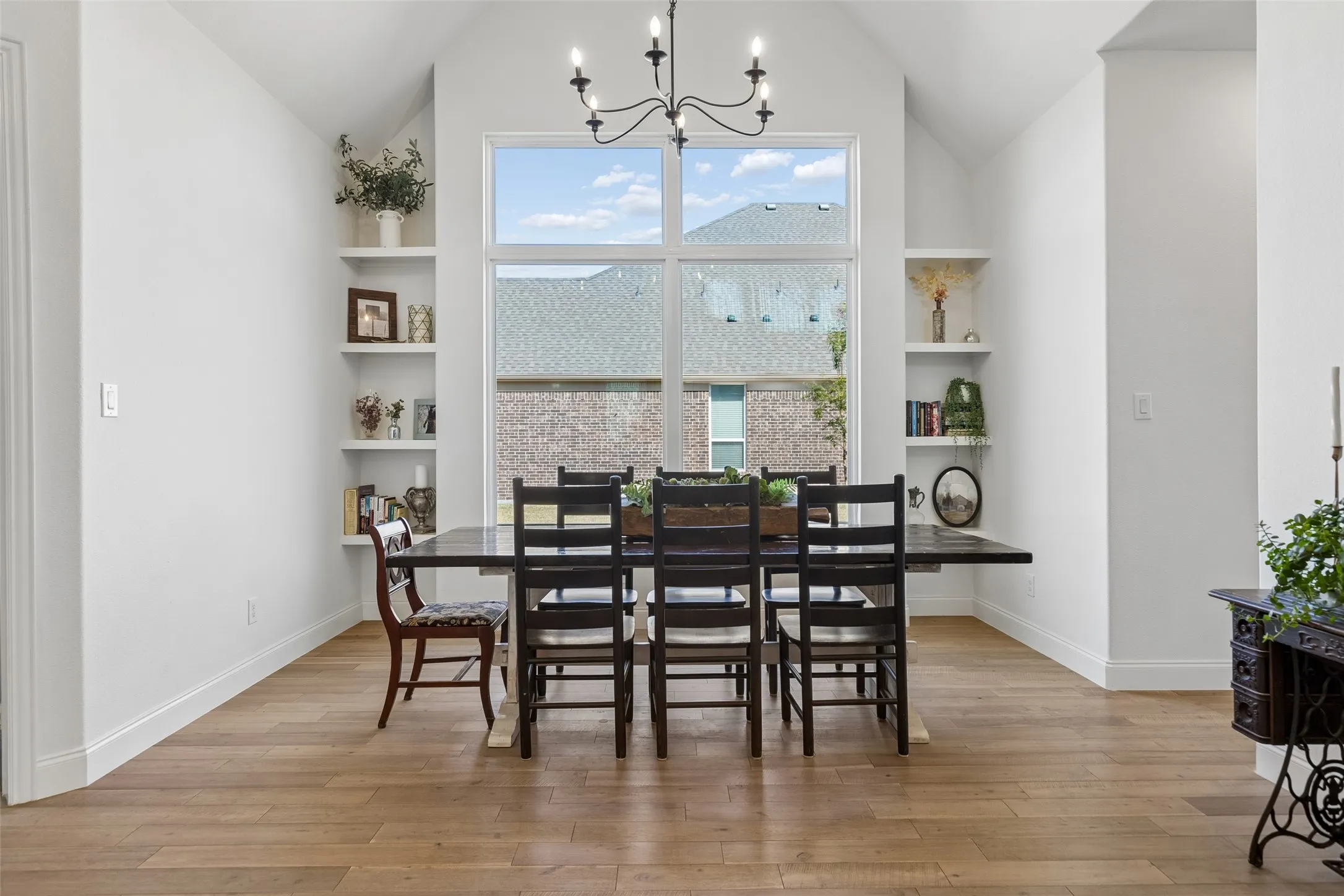 Single Family Residence For Sale in Grayson County , 1818 Turtle Creek Lane, Gunter, Texas 75058, 4 Bedroom, 3 Bathroom, 3 Garage spaces, 3,773 Sqft, built in 2017, mls#21384004, Real Estate Agent in Gunter, Homes For Sale in Grayson county, Homes For Sale in Gunter, Realtor in Gunter Texas, Real Estate Brokerage Independent Realty Texas, Luminita Cordes Realtor
