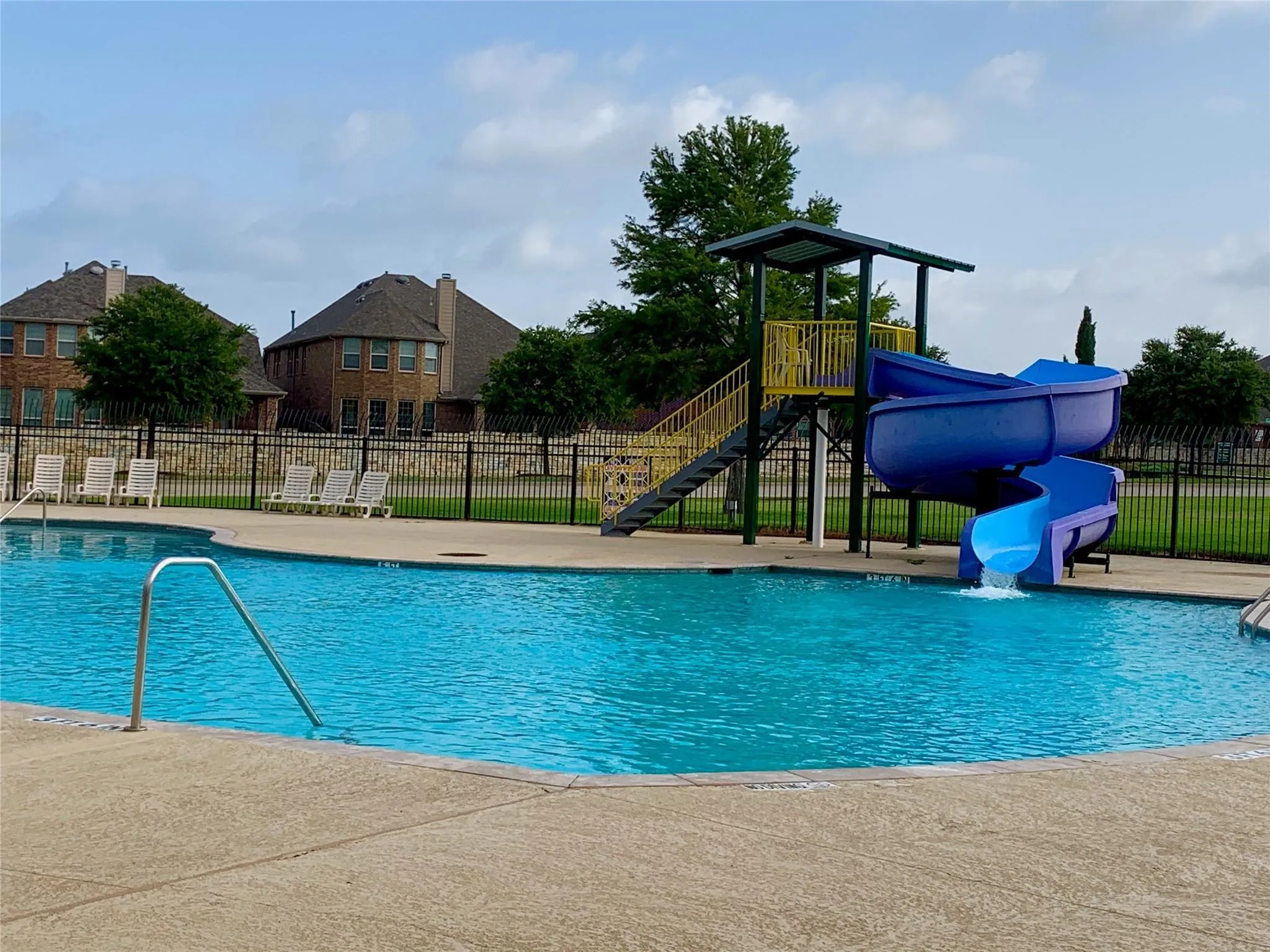 Single Family Residence For Sale in Denton County , 2525 Olive Branch Drive, Lewisville, Texas 75056, 3 Bedroom, 2 Bathroom, 2 Garage spaces, 2,157 Sqft, built in 2016, mls#21382604, Real Estate Agent in Lewisville, Homes For Sale in Denton county, Homes For Sale in Lewisville, Realtor in Lewisville Texas, Real Estate Brokerage Independent Realty Texas, Luminita Cordes Realtor