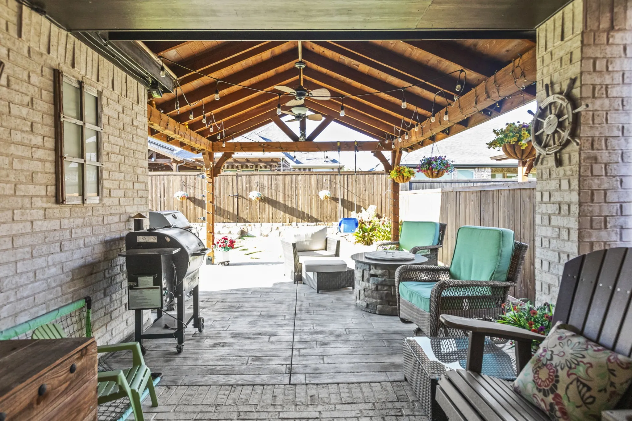 Single Family Residence For Sale in Denton County , 2525 Olive Branch Drive, Lewisville, Texas 75056, 3 Bedroom, 2 Bathroom, 2 Garage spaces, 2,157 Sqft, built in 2016, mls#21382604, Real Estate Agent in Lewisville, Homes For Sale in Denton county, Homes For Sale in Lewisville, Realtor in Lewisville Texas, Real Estate Brokerage Independent Realty Texas, Luminita Cordes Realtor
