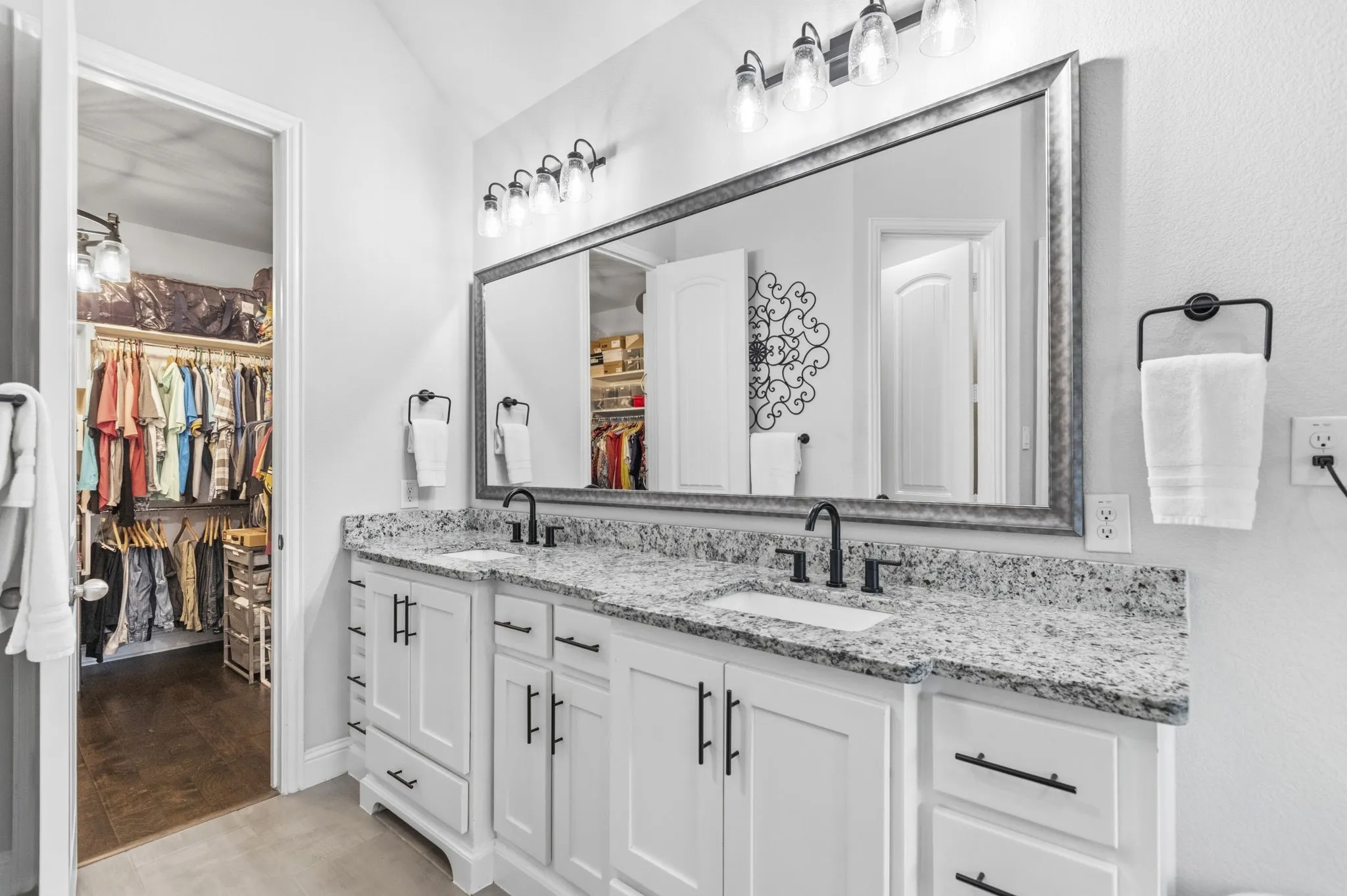 Single Family Residence For Sale in Denton County , 2525 Olive Branch Drive, Lewisville, Texas 75056, 3 Bedroom, 2 Bathroom, 2 Garage spaces, 2,157 Sqft, built in 2016, mls#21382604, Real Estate Agent in Lewisville, Homes For Sale in Denton county, Homes For Sale in Lewisville, Realtor in Lewisville Texas, Real Estate Brokerage Independent Realty Texas, Luminita Cordes Realtor
