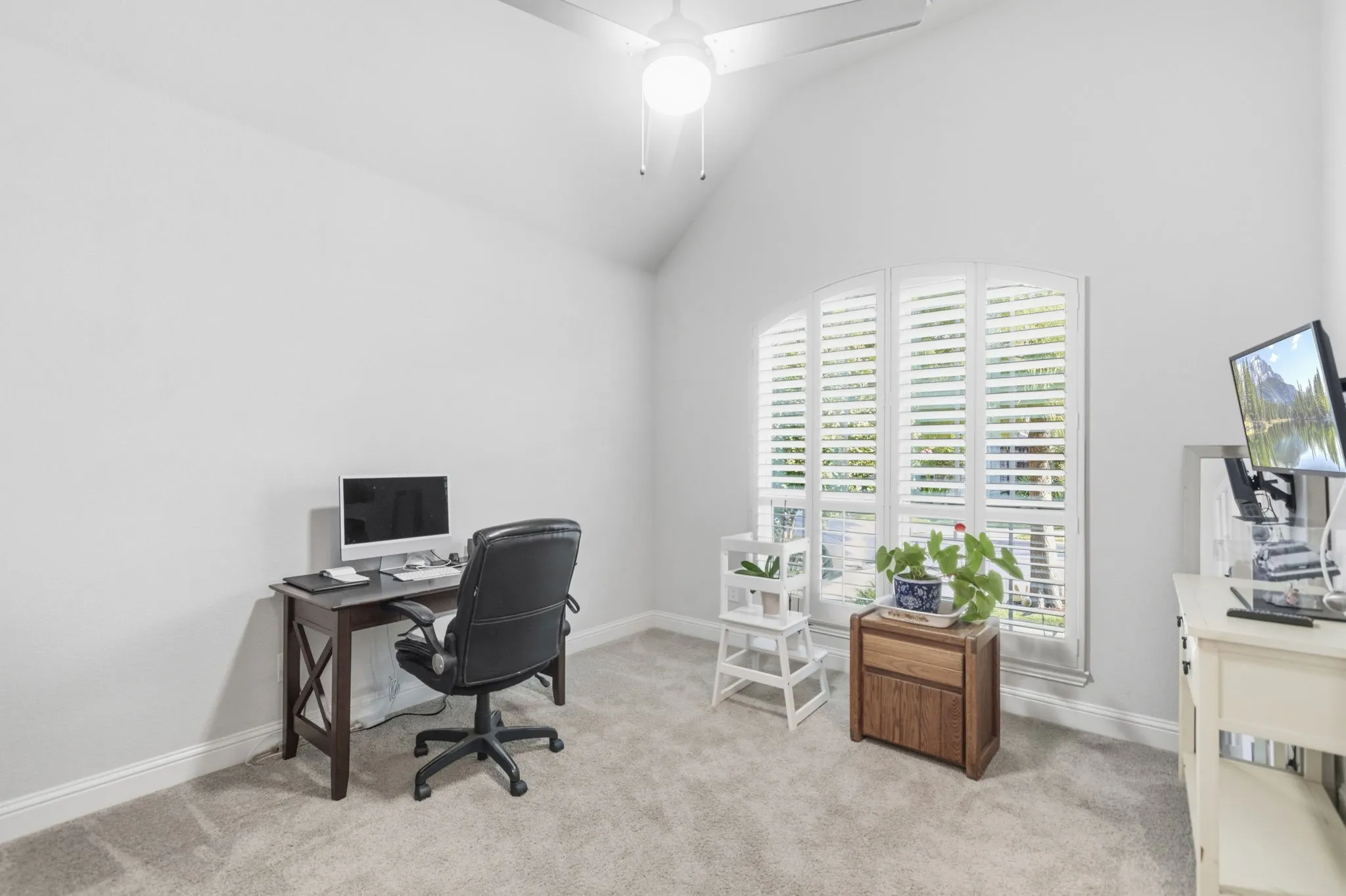 Single Family Residence For Sale in Denton County , 2525 Olive Branch Drive, Lewisville, Texas 75056, 3 Bedroom, 2 Bathroom, 2 Garage spaces, 2,157 Sqft, built in 2016, mls#21382604, Real Estate Agent in Lewisville, Homes For Sale in Denton county, Homes For Sale in Lewisville, Realtor in Lewisville Texas, Real Estate Brokerage Independent Realty Texas, Luminita Cordes Realtor