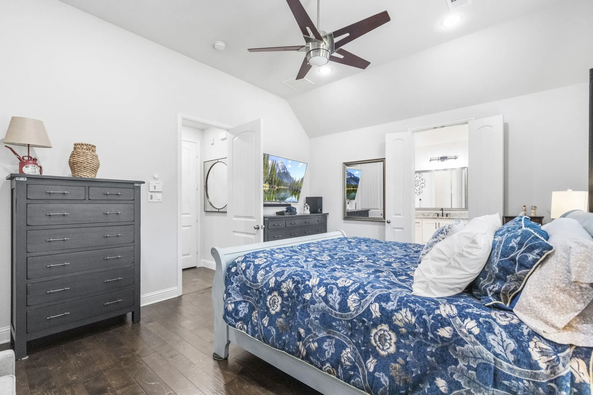 Single Family Residence For Sale in Denton County , 2525 Olive Branch Drive, Lewisville, Texas 75056, 3 Bedroom, 2 Bathroom, 2 Garage spaces, 2,157 Sqft, built in 2016, mls#21382604, Real Estate Agent in Lewisville, Homes For Sale in Denton county, Homes For Sale in Lewisville, Realtor in Lewisville Texas, Real Estate Brokerage Independent Realty Texas, Luminita Cordes Realtor