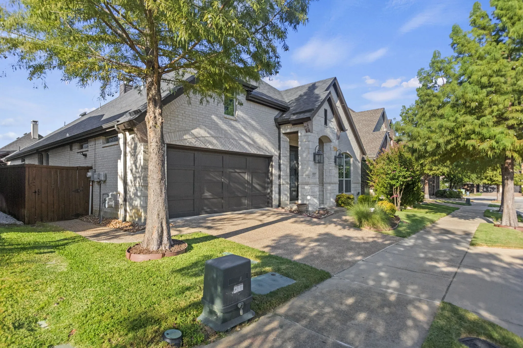 Single Family Residence For Sale in Denton County , 2525 Olive Branch Drive, Lewisville, Texas 75056, 3 Bedroom, 2 Bathroom, 2 Garage spaces, 2,157 Sqft, built in 2016, mls#21382604, Real Estate Agent in Lewisville, Homes For Sale in Denton county, Homes For Sale in Lewisville, Realtor in Lewisville Texas, Real Estate Brokerage Independent Realty Texas, Luminita Cordes Realtor