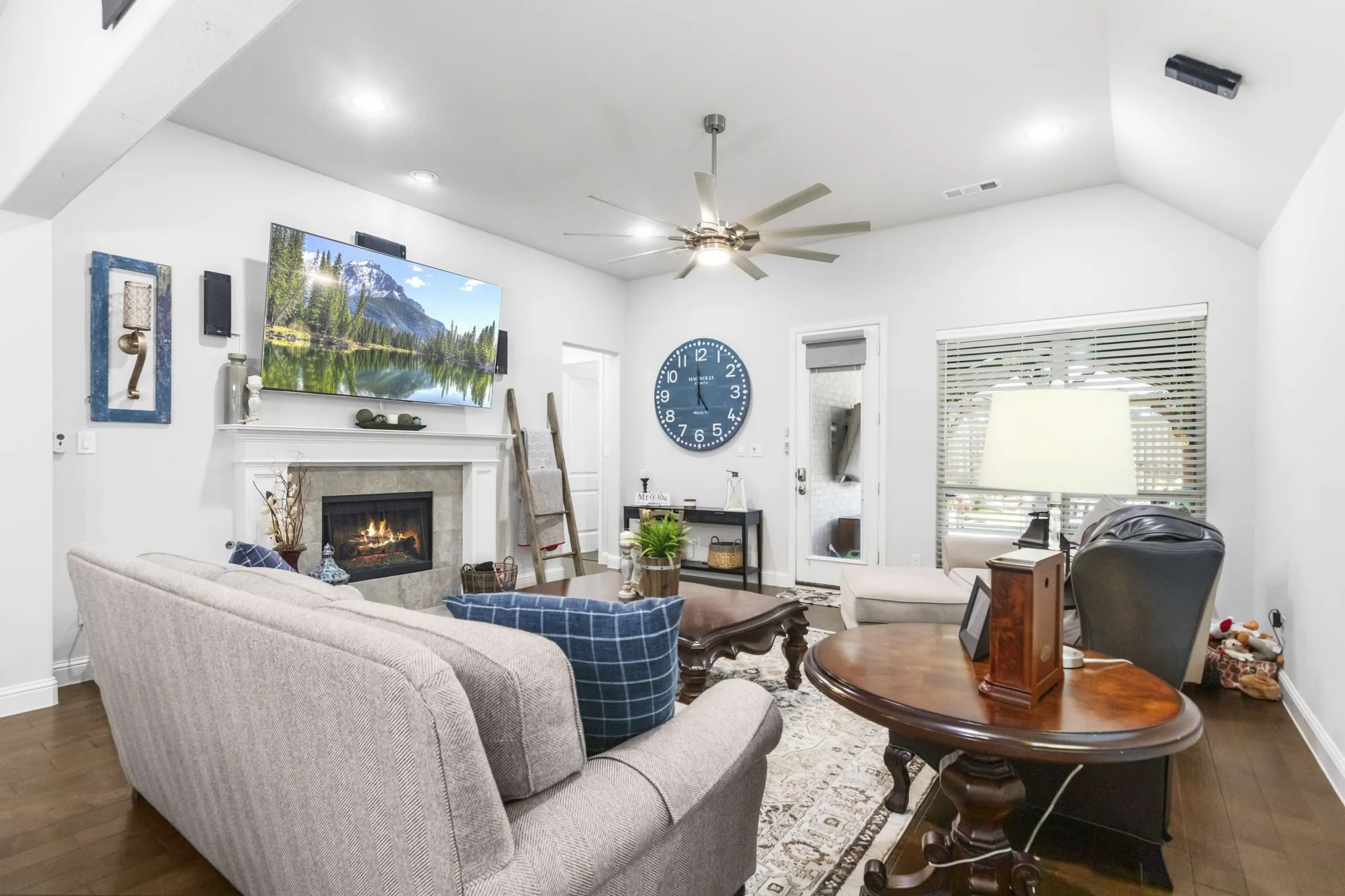 Single Family Residence For Sale in Denton County , 2525 Olive Branch Drive, Lewisville, Texas 75056, 3 Bedroom, 2 Bathroom, 2 Garage spaces, 2,157 Sqft, built in 2016, mls#21382604, Real Estate Agent in Lewisville, Homes For Sale in Denton county, Homes For Sale in Lewisville, Realtor in Lewisville Texas, Real Estate Brokerage Independent Realty Texas, Luminita Cordes Realtor