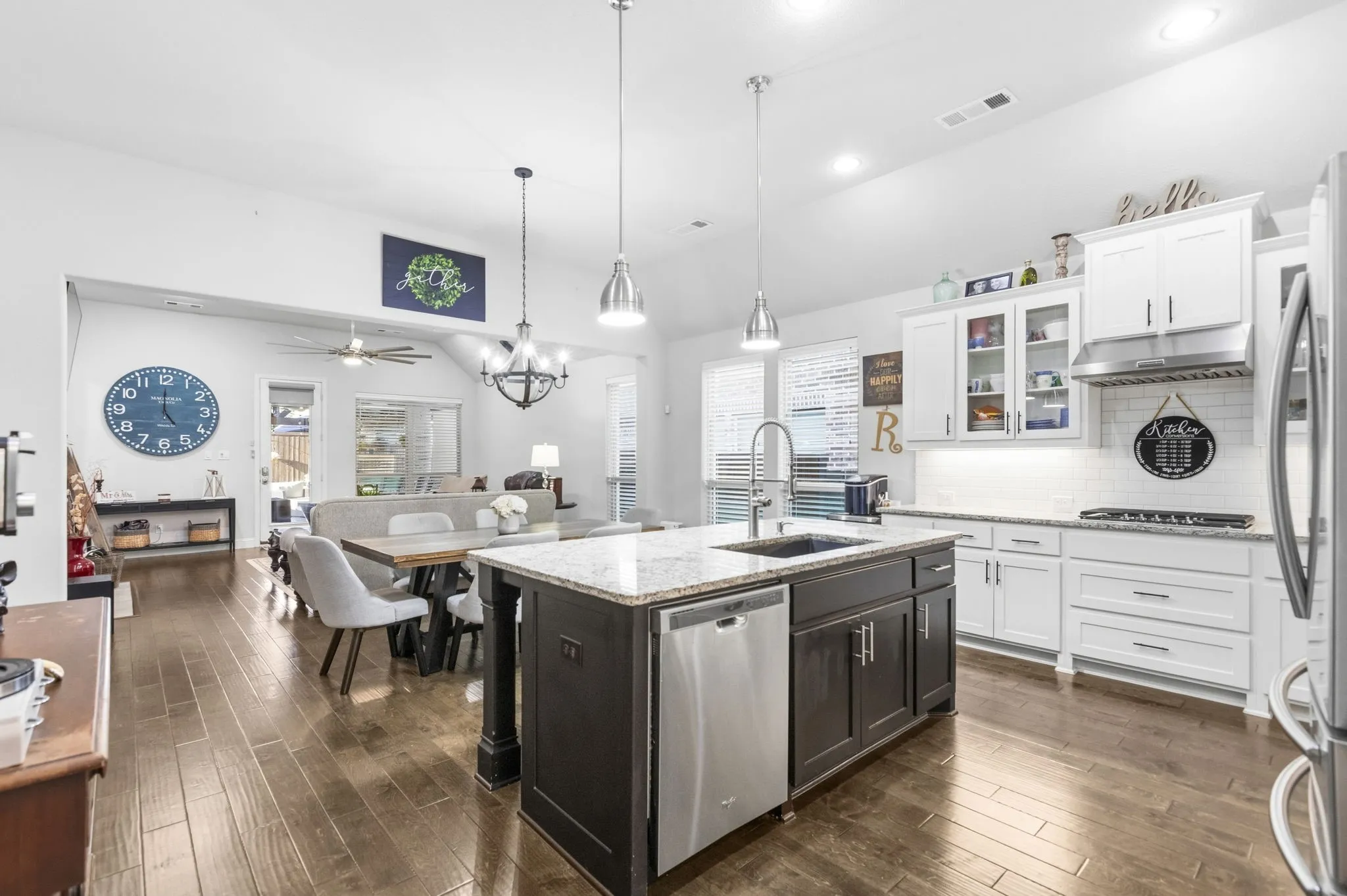 Single Family Residence For Sale in Denton County , 2525 Olive Branch Drive, Lewisville, Texas 75056, 3 Bedroom, 2 Bathroom, 2 Garage spaces, 2,157 Sqft, built in 2016, mls#21382604, Real Estate Agent in Lewisville, Homes For Sale in Denton county, Homes For Sale in Lewisville, Realtor in Lewisville Texas, Real Estate Brokerage Independent Realty Texas, Luminita Cordes Realtor