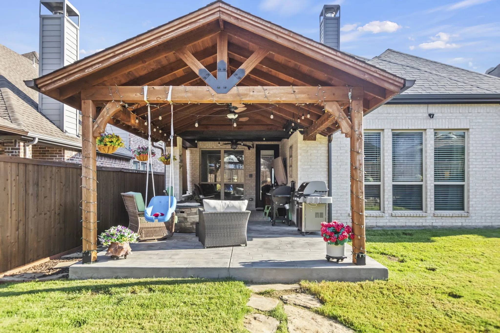 Single Family Residence For Sale in Denton County , 2525 Olive Branch Drive, Lewisville, Texas 75056, 3 Bedroom, 2 Bathroom, 2 Garage spaces, 2,157 Sqft, built in 2016, mls#21382604, Real Estate Agent in Lewisville, Homes For Sale in Denton county, Homes For Sale in Lewisville, Realtor in Lewisville Texas, Real Estate Brokerage Independent Realty Texas, Luminita Cordes Realtor