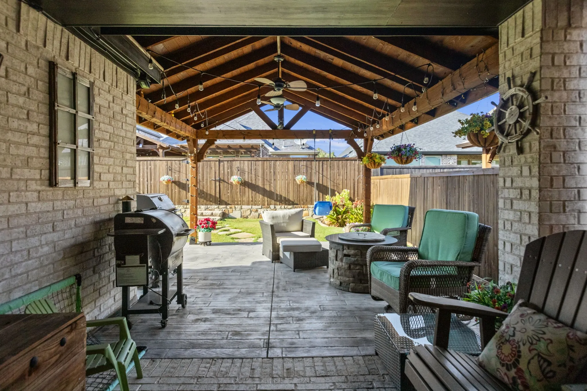 Single Family Residence For Sale in Denton County , 2525 Olive Branch Drive, Lewisville, Texas 75056, 3 Bedroom, 2 Bathroom, 2 Garage spaces, 2,157 Sqft, built in 2016, mls#21382604, Real Estate Agent in Lewisville, Homes For Sale in Denton county, Homes For Sale in Lewisville, Realtor in Lewisville Texas, Real Estate Brokerage Independent Realty Texas, Luminita Cordes Realtor