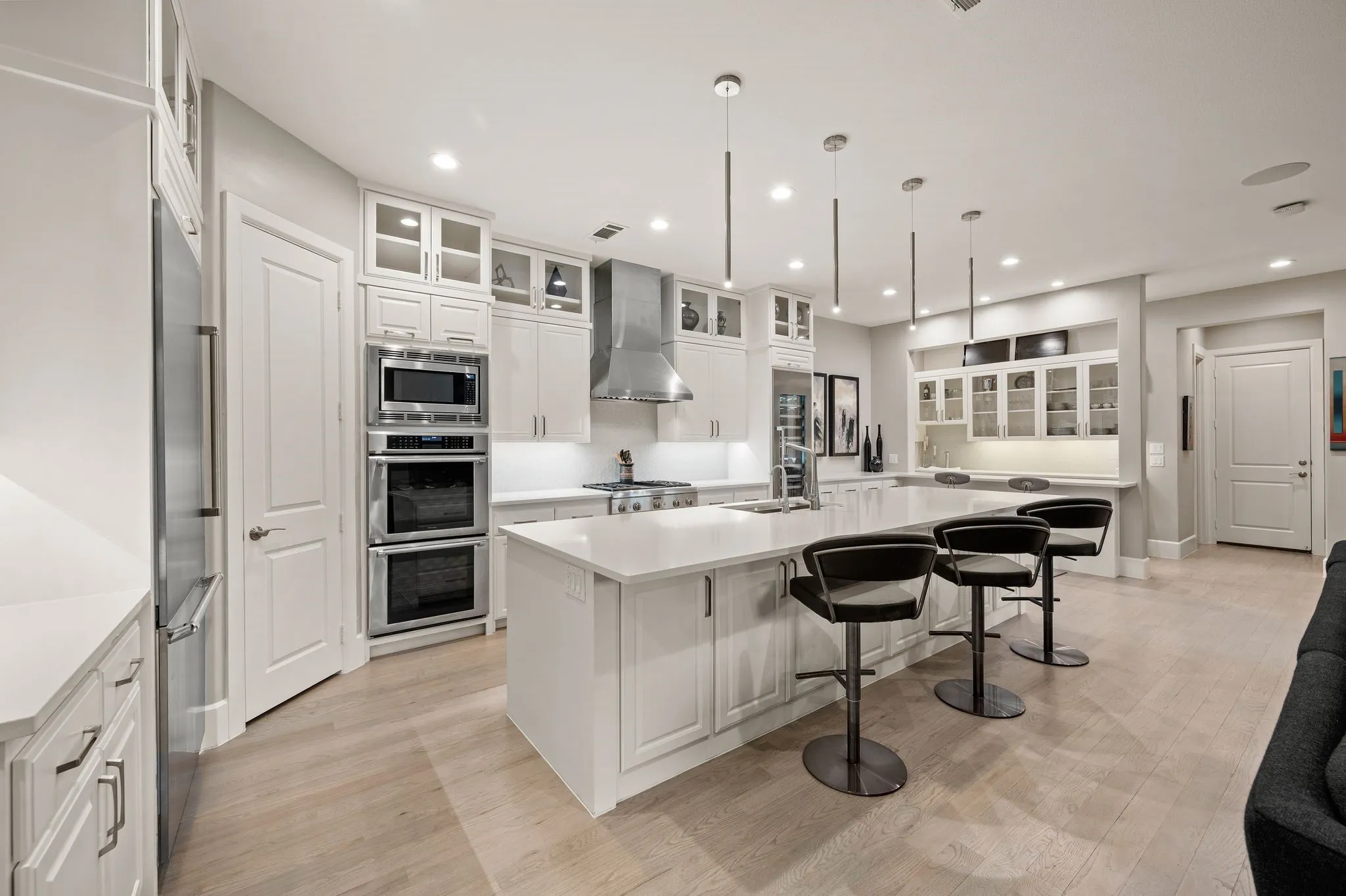 Single Family Residence For Sale in Dallas County , 6811 Del Norte Lane, Dallas, Texas 75225, 4 Bedroom, 5 Bathroom, 2 Garage spaces, 3,789 Sqft, built in 2015, mls#21382176, Real Estate Agent in Dallas, Homes For Sale in Dallas county, Homes For Sale in Dallas, Realtor in Dallas Texas, Real Estate Brokerage Independent Realty Texas, Luminita Cordes Realtor
