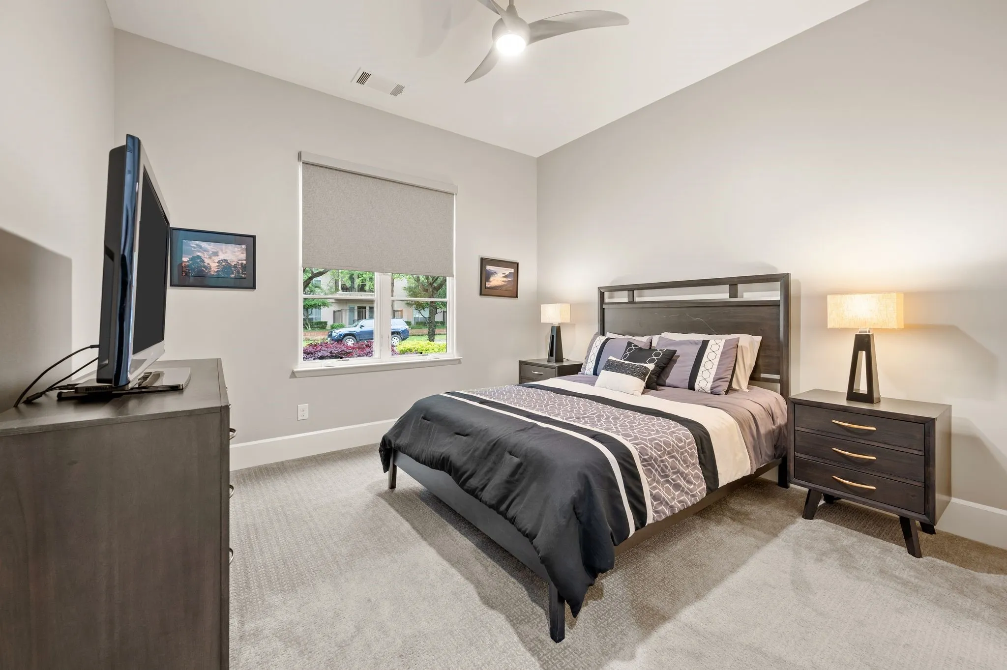 Single Family Residence For Sale in Dallas County , 6811 Del Norte Lane, Dallas, Texas 75225, 4 Bedroom, 5 Bathroom, 2 Garage spaces, 3,789 Sqft, built in 2015, mls#21382176, Real Estate Agent in Dallas, Homes For Sale in Dallas county, Homes For Sale in Dallas, Realtor in Dallas Texas, Real Estate Brokerage Independent Realty Texas, Luminita Cordes Realtor