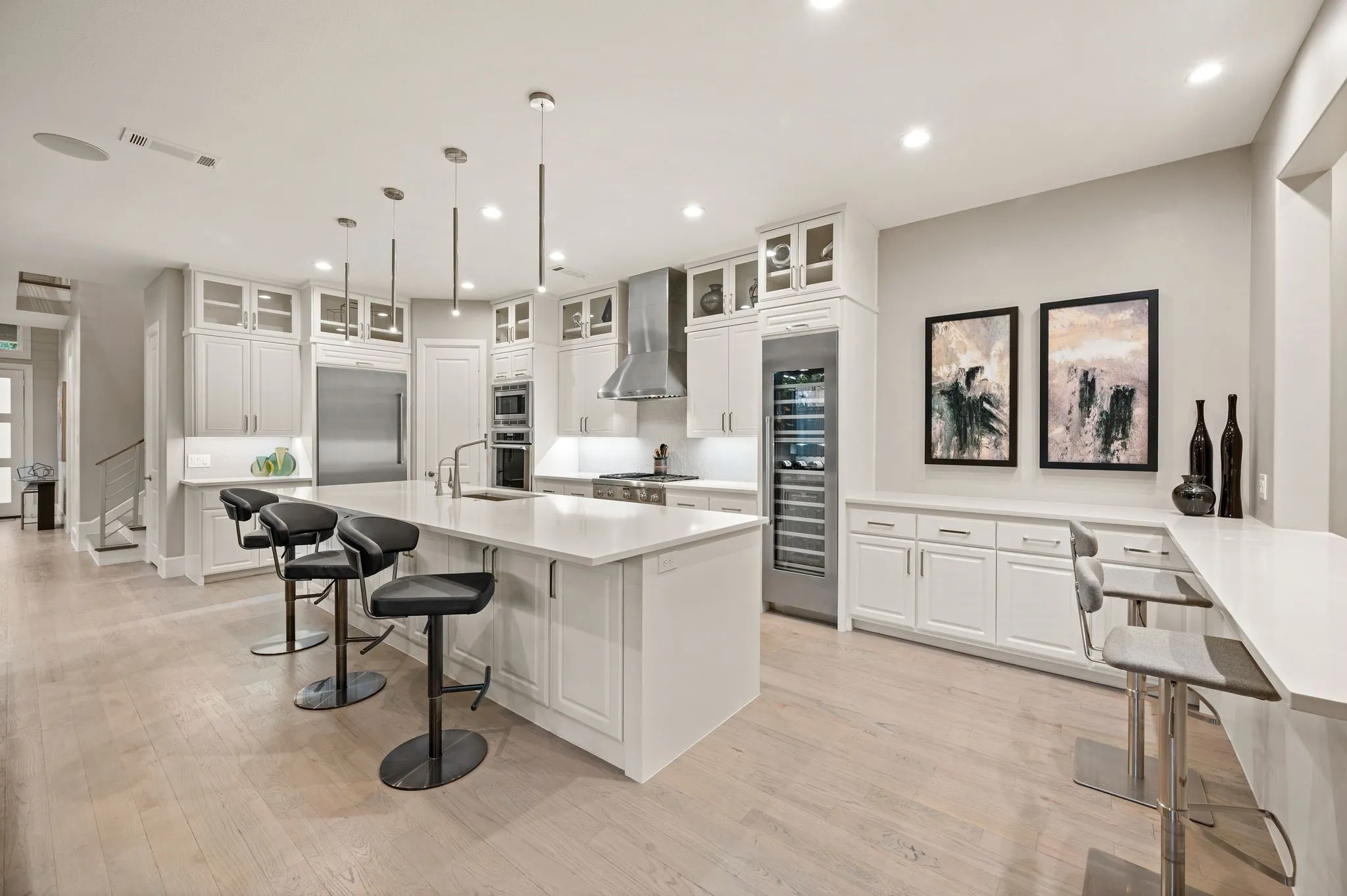 Single Family Residence For Sale in Dallas County , 6811 Del Norte Lane, Dallas, Texas 75225, 4 Bedroom, 5 Bathroom, 2 Garage spaces, 3,789 Sqft, built in 2015, mls#21382176, Real Estate Agent in Dallas, Homes For Sale in Dallas county, Homes For Sale in Dallas, Realtor in Dallas Texas, Real Estate Brokerage Independent Realty Texas, Luminita Cordes Realtor