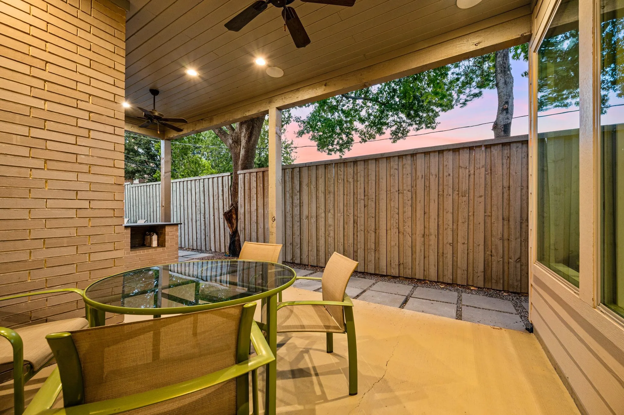 Single Family Residence For Sale in Dallas County , 6811 Del Norte Lane, Dallas, Texas 75225, 4 Bedroom, 5 Bathroom, 2 Garage spaces, 3,789 Sqft, built in 2015, mls#21382176, Real Estate Agent in Dallas, Homes For Sale in Dallas county, Homes For Sale in Dallas, Realtor in Dallas Texas, Real Estate Brokerage Independent Realty Texas, Luminita Cordes Realtor