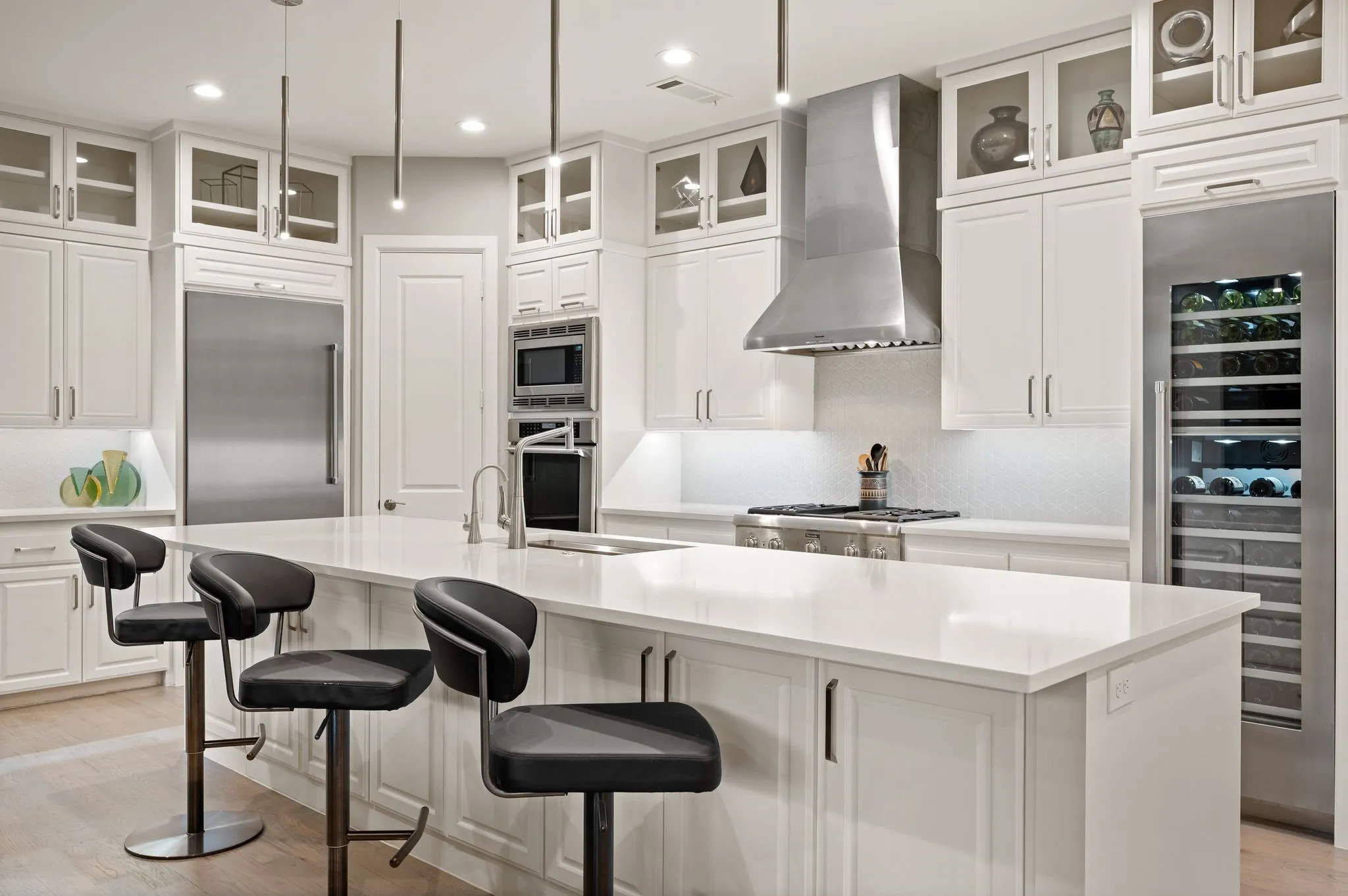 Single Family Residence For Sale in Dallas County , 6811 Del Norte Lane, Dallas, Texas 75225, 4 Bedroom, 5 Bathroom, 2 Garage spaces, 3,789 Sqft, built in 2015, mls#21382176, Real Estate Agent in Dallas, Homes For Sale in Dallas county, Homes For Sale in Dallas, Realtor in Dallas Texas, Real Estate Brokerage Independent Realty Texas, Luminita Cordes Realtor