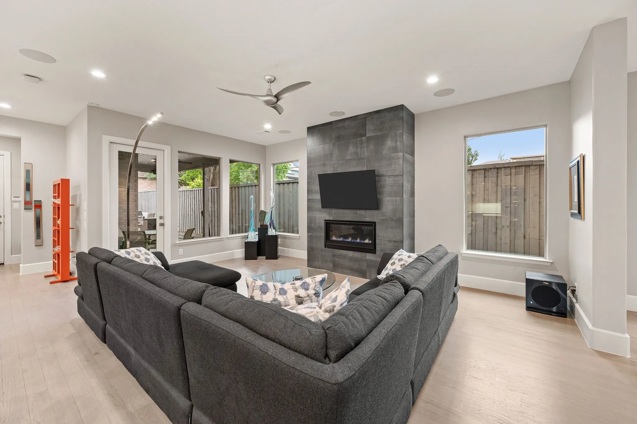 Single Family Residence For Sale in Dallas County , 6811 Del Norte Lane, Dallas, Texas 75225, 4 Bedroom, 5 Bathroom, 2 Garage spaces, 3,789 Sqft, built in 2015, mls#21382176, Real Estate Agent in Dallas, Homes For Sale in Dallas county, Homes For Sale in Dallas, Realtor in Dallas Texas, Real Estate Brokerage Independent Realty Texas, Luminita Cordes Realtor