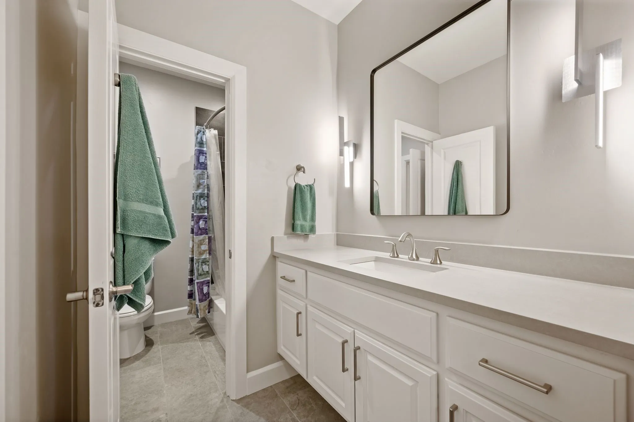 Single Family Residence For Sale in Dallas County , 6811 Del Norte Lane, Dallas, Texas 75225, 4 Bedroom, 5 Bathroom, 2 Garage spaces, 3,789 Sqft, built in 2015, mls#21382176, Real Estate Agent in Dallas, Homes For Sale in Dallas county, Homes For Sale in Dallas, Realtor in Dallas Texas, Real Estate Brokerage Independent Realty Texas, Luminita Cordes Realtor