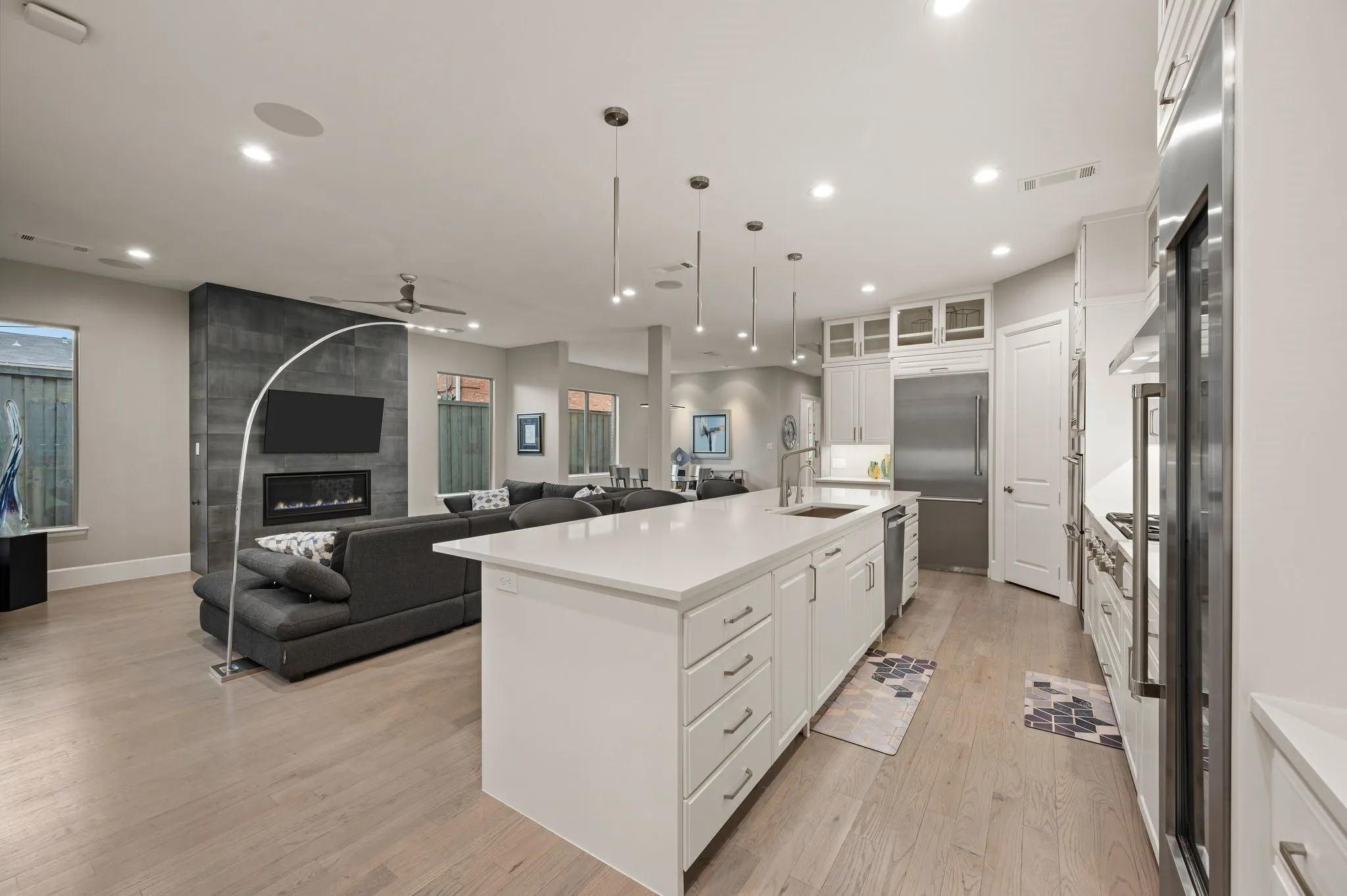 Single Family Residence For Sale in Dallas County , 6811 Del Norte Lane, Dallas, Texas 75225, 4 Bedroom, 5 Bathroom, 2 Garage spaces, 3,789 Sqft, built in 2015, mls#21382176, Real Estate Agent in Dallas, Homes For Sale in Dallas county, Homes For Sale in Dallas, Realtor in Dallas Texas, Real Estate Brokerage Independent Realty Texas, Luminita Cordes Realtor