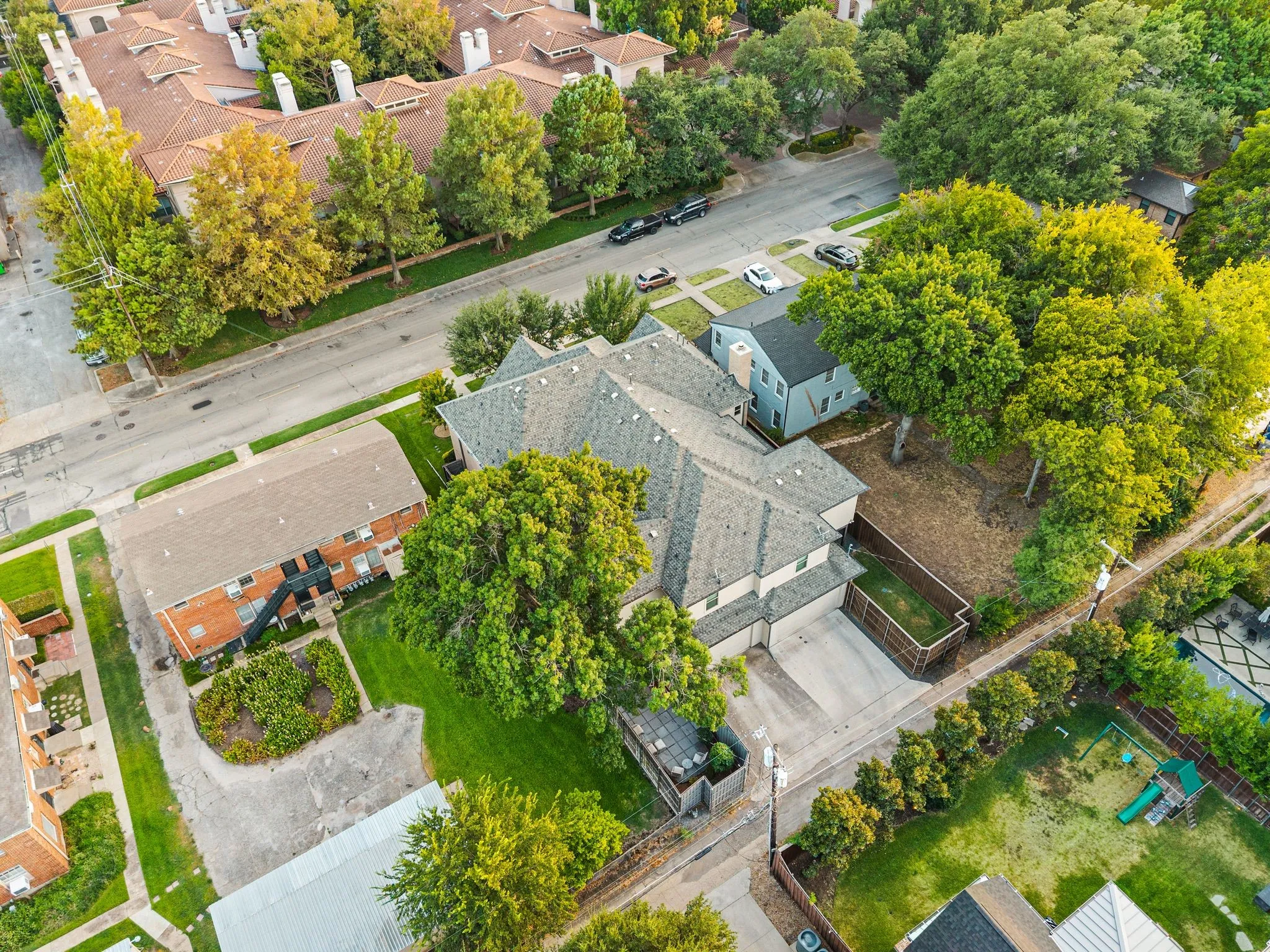 Single Family Residence For Sale in Dallas County , 6811 Del Norte Lane, Dallas, Texas 75225, 4 Bedroom, 5 Bathroom, 2 Garage spaces, 3,789 Sqft, built in 2015, mls#21382176, Real Estate Agent in Dallas, Homes For Sale in Dallas county, Homes For Sale in Dallas, Realtor in Dallas Texas, Real Estate Brokerage Independent Realty Texas, Luminita Cordes Realtor