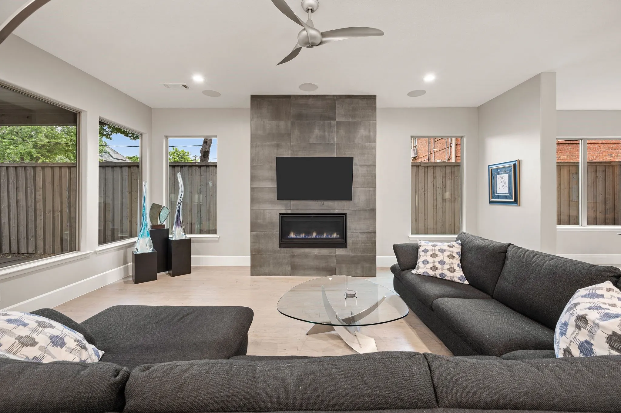 Single Family Residence For Sale in Dallas County , 6811 Del Norte Lane, Dallas, Texas 75225, 4 Bedroom, 5 Bathroom, 2 Garage spaces, 3,789 Sqft, built in 2015, mls#21382176, Real Estate Agent in Dallas, Homes For Sale in Dallas county, Homes For Sale in Dallas, Realtor in Dallas Texas, Real Estate Brokerage Independent Realty Texas, Luminita Cordes Realtor