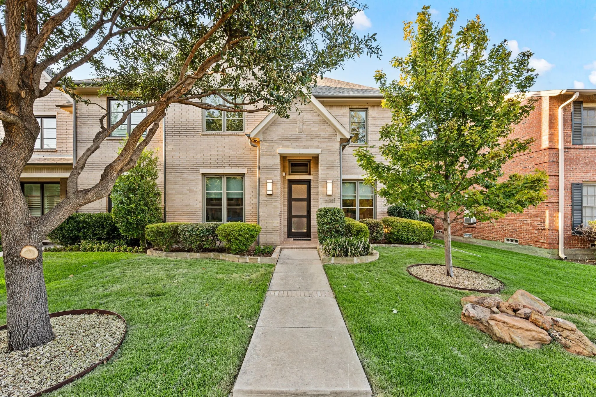 Single Family Residence For Sale in Dallas County , 6811 Del Norte Lane, Dallas, Texas 75225, 4 Bedroom, 5 Bathroom, 2 Garage spaces, 3,789 Sqft, built in 2015, mls#21382176, Real Estate Agent in Dallas, Homes For Sale in Dallas county, Homes For Sale in Dallas, Realtor in Dallas Texas, Real Estate Brokerage Independent Realty Texas, Luminita Cordes Realtor