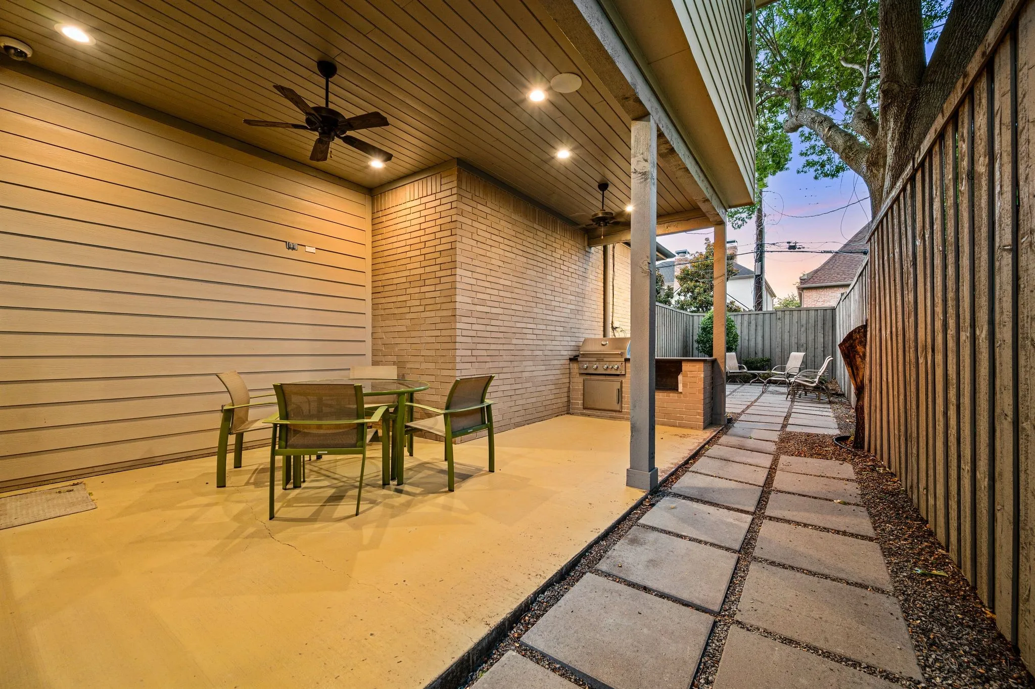Single Family Residence For Sale in Dallas County , 6811 Del Norte Lane, Dallas, Texas 75225, 4 Bedroom, 5 Bathroom, 2 Garage spaces, 3,789 Sqft, built in 2015, mls#21382176, Real Estate Agent in Dallas, Homes For Sale in Dallas county, Homes For Sale in Dallas, Realtor in Dallas Texas, Real Estate Brokerage Independent Realty Texas, Luminita Cordes Realtor