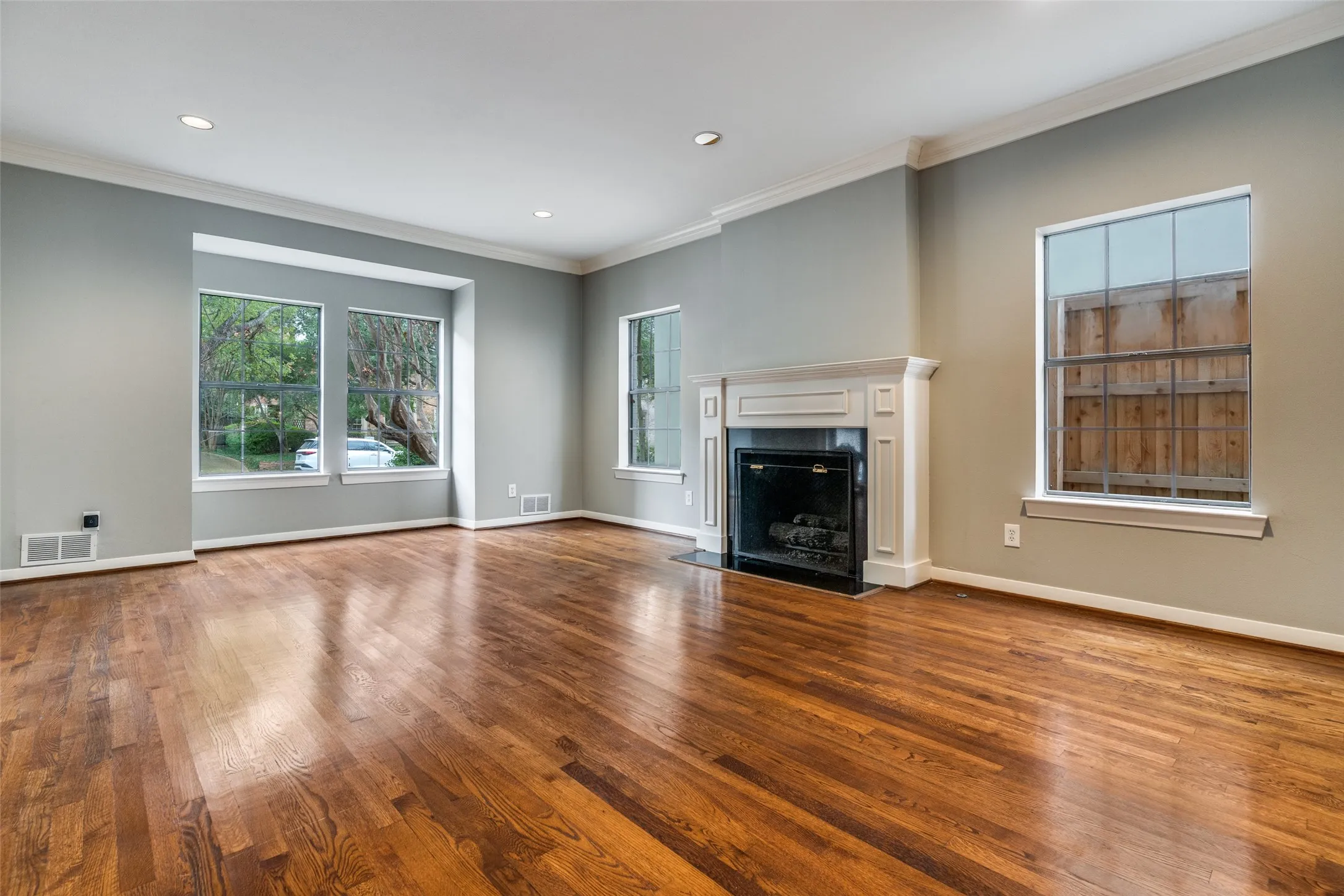 Single Family Residence For Rent in Dallas County , 3514 Harvard Avenue, Highland Park, Texas 75205, 5 Bedroom, 5 Bathroom, 2 Garage spaces, 3,690 Sqft, built in 1979, mls#21383963, Real Estate Agent in Highland Park, Homes For Rent in Dallas county, Homes For Rent in Highland Park, Realtor in Highland Park Texas, Real Estate Brokerage Independent Realty Texas, Luminita Cordes Realtor