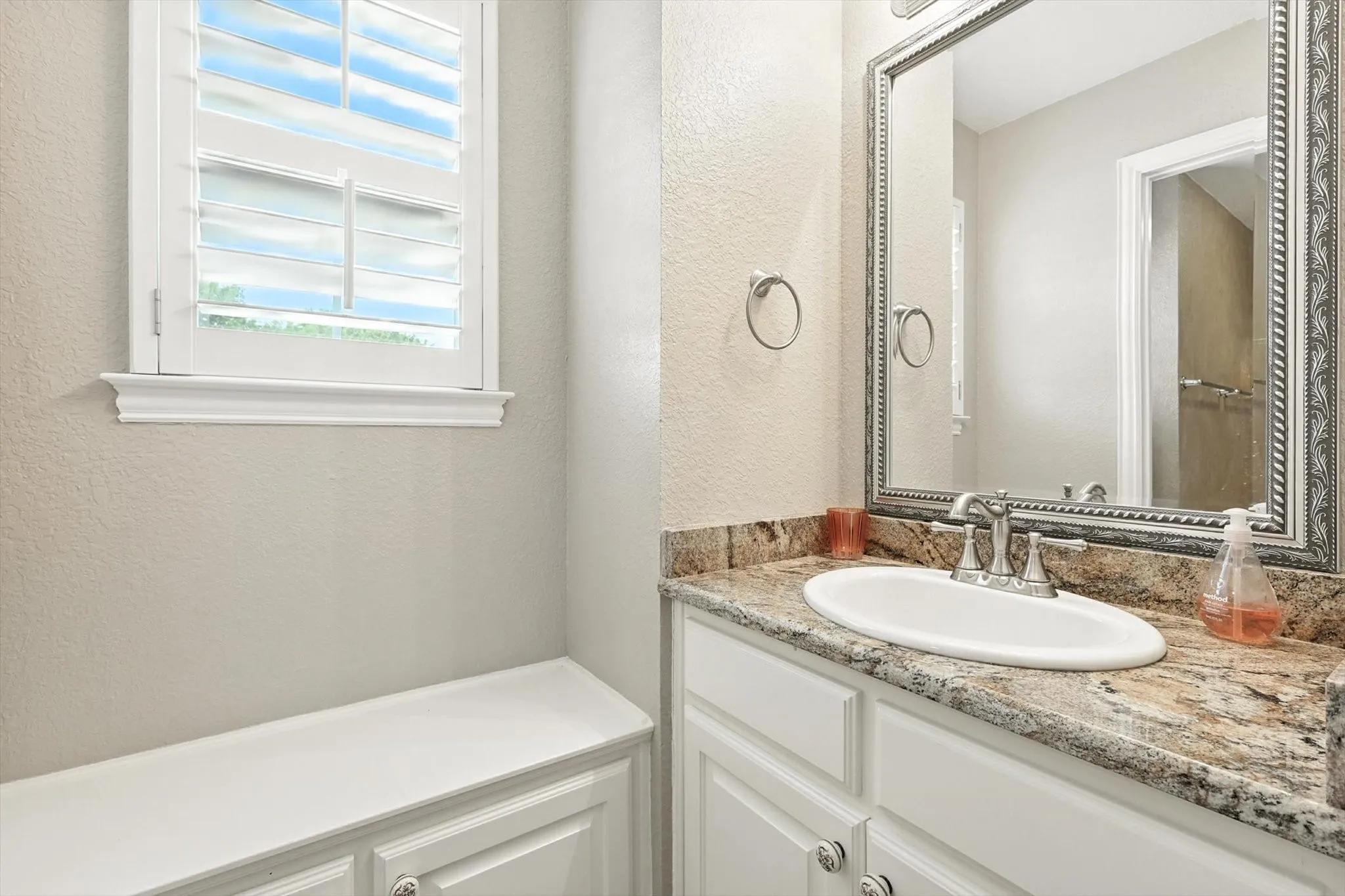 Single Family Residence For Sale in Denton County , 109 Visalia Lane, Denton, Texas 76210, 4 Bedroom, 4 Bathroom, 2 Garage spaces, 3,836 Sqft, built in 1998, mls#21383711, Real Estate Agent in Denton, Homes For Sale in Denton county, Homes For Sale in Denton, Realtor in Denton Texas, Real Estate Brokerage Independent Realty Texas, Luminita Cordes Realtor
