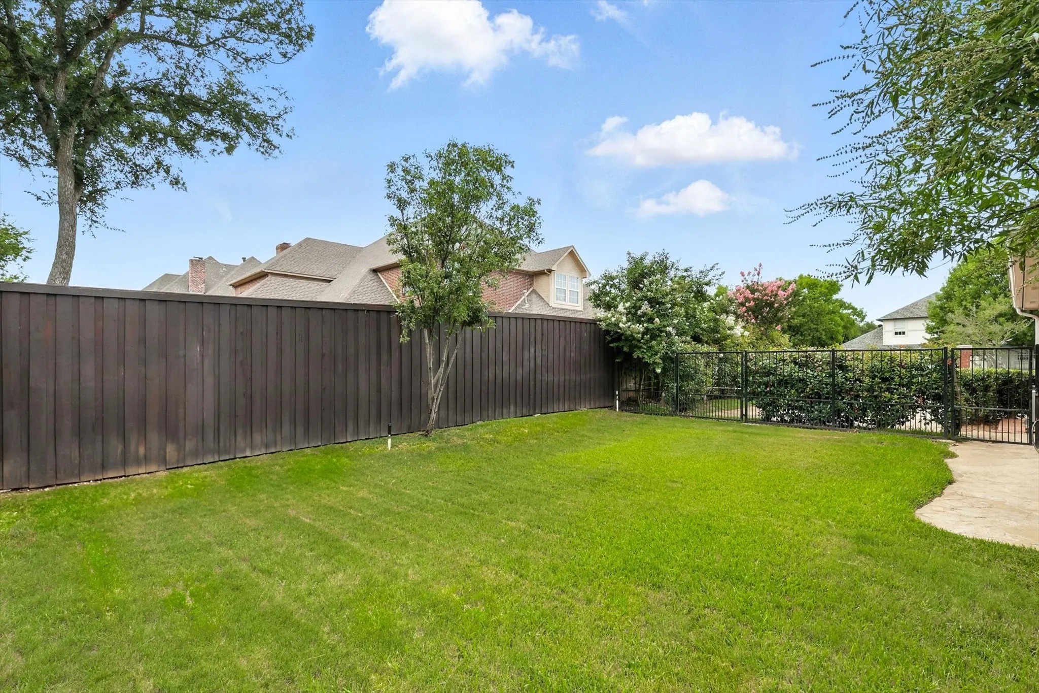 Single Family Residence For Sale in Denton County , 109 Visalia Lane, Denton, Texas 76210, 4 Bedroom, 4 Bathroom, 2 Garage spaces, 3,836 Sqft, built in 1998, mls#21383711, Real Estate Agent in Denton, Homes For Sale in Denton county, Homes For Sale in Denton, Realtor in Denton Texas, Real Estate Brokerage Independent Realty Texas, Luminita Cordes Realtor