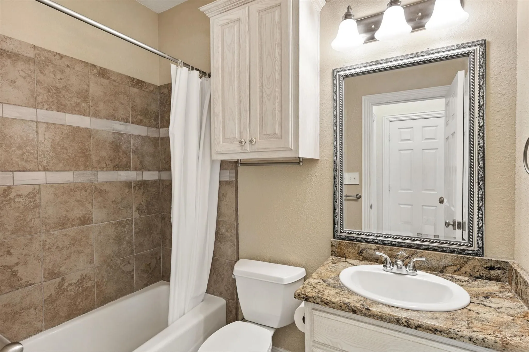 Single Family Residence For Sale in Denton County , 109 Visalia Lane, Denton, Texas 76210, 4 Bedroom, 4 Bathroom, 2 Garage spaces, 3,836 Sqft, built in 1998, mls#21383711, Real Estate Agent in Denton, Homes For Sale in Denton county, Homes For Sale in Denton, Realtor in Denton Texas, Real Estate Brokerage Independent Realty Texas, Luminita Cordes Realtor