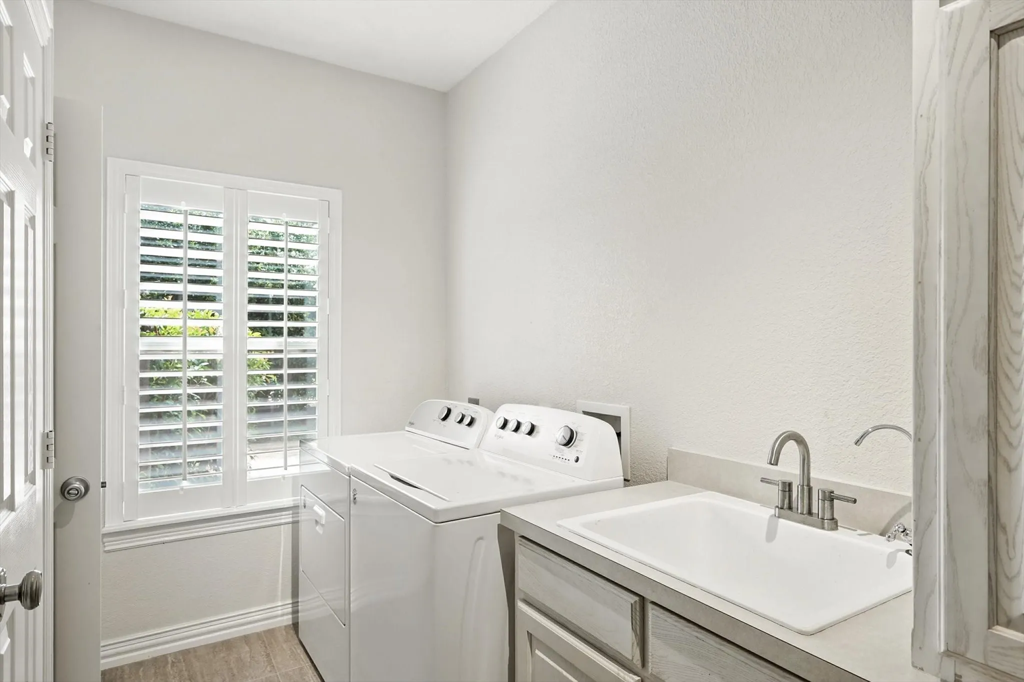 Single Family Residence For Sale in Denton County , 109 Visalia Lane, Denton, Texas 76210, 4 Bedroom, 4 Bathroom, 2 Garage spaces, 3,836 Sqft, built in 1998, mls#21383711, Real Estate Agent in Denton, Homes For Sale in Denton county, Homes For Sale in Denton, Realtor in Denton Texas, Real Estate Brokerage Independent Realty Texas, Luminita Cordes Realtor